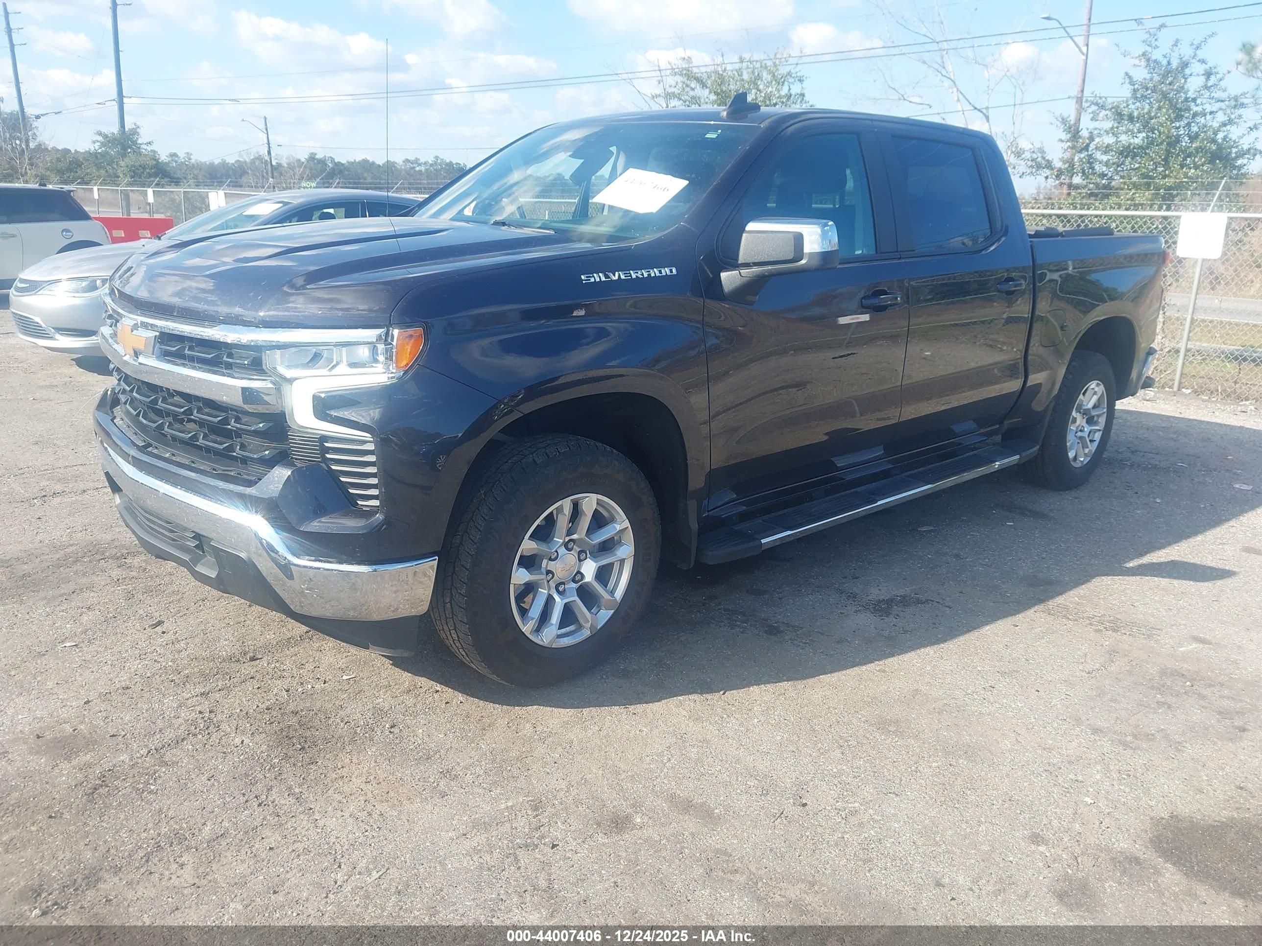 CHEVROLET SILVERADO image 2
