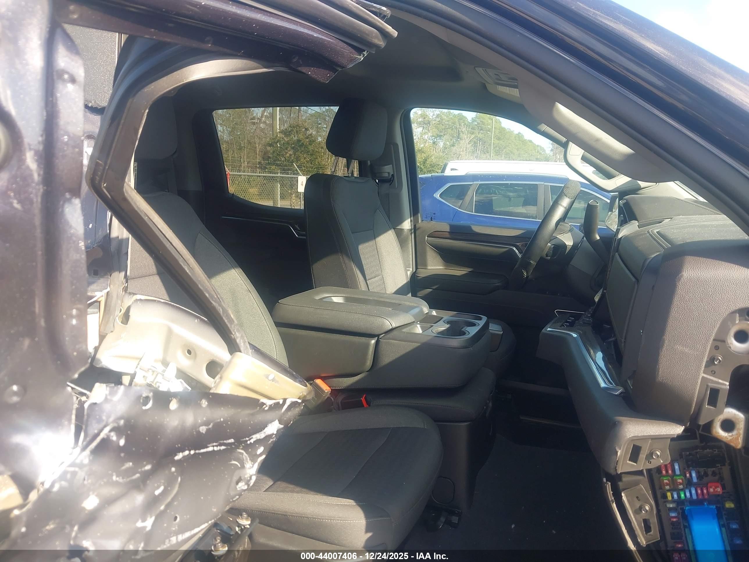 CHEVROLET SILVERADO image 5