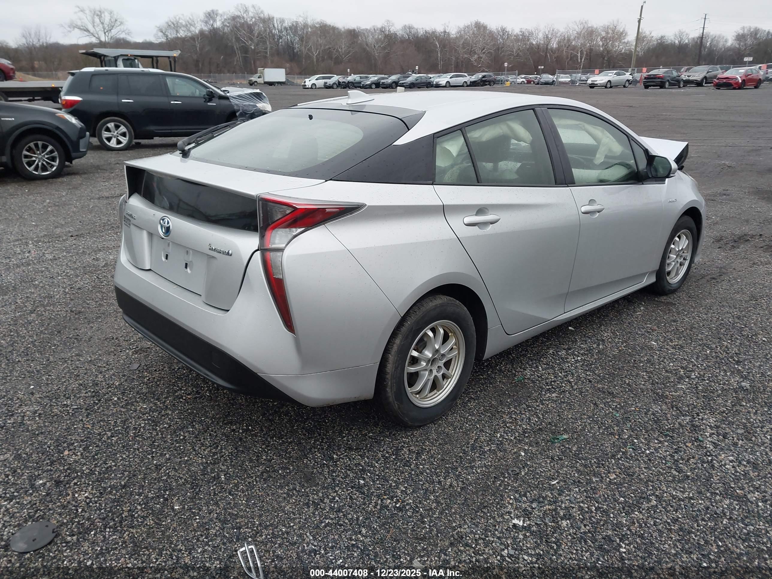 TOYOTA PRIUS image 4