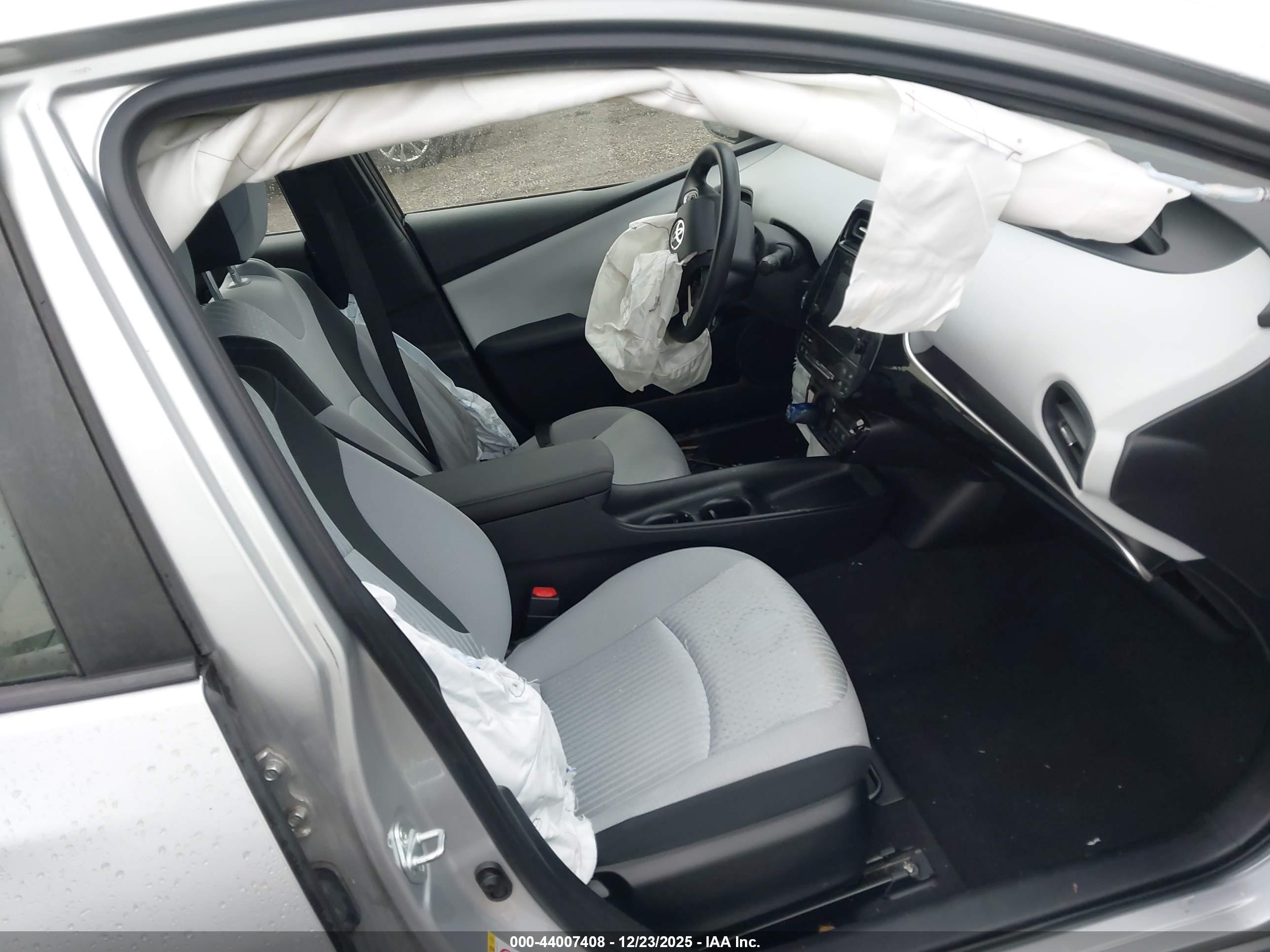 TOYOTA PRIUS image 5