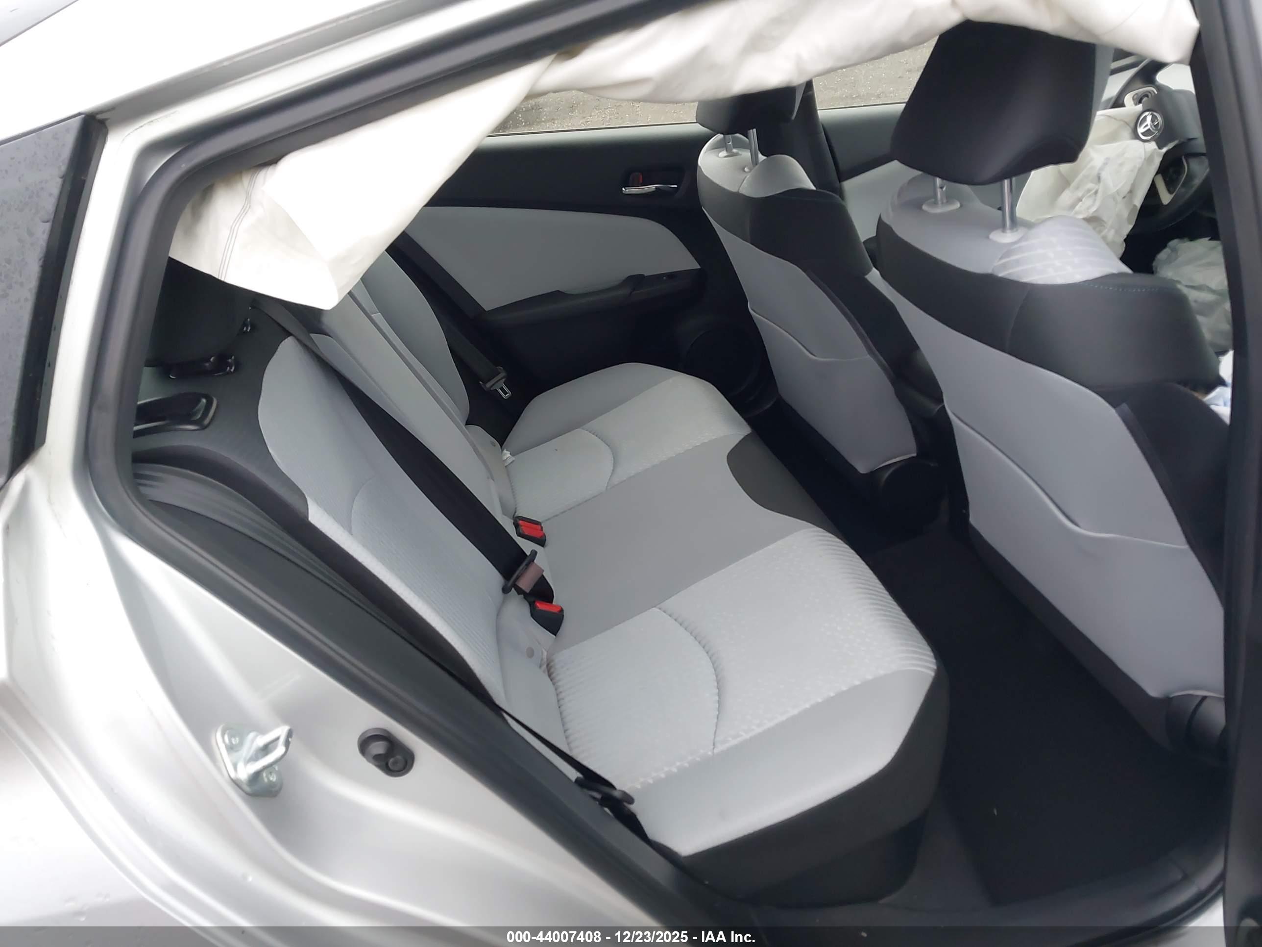 TOYOTA PRIUS image 8