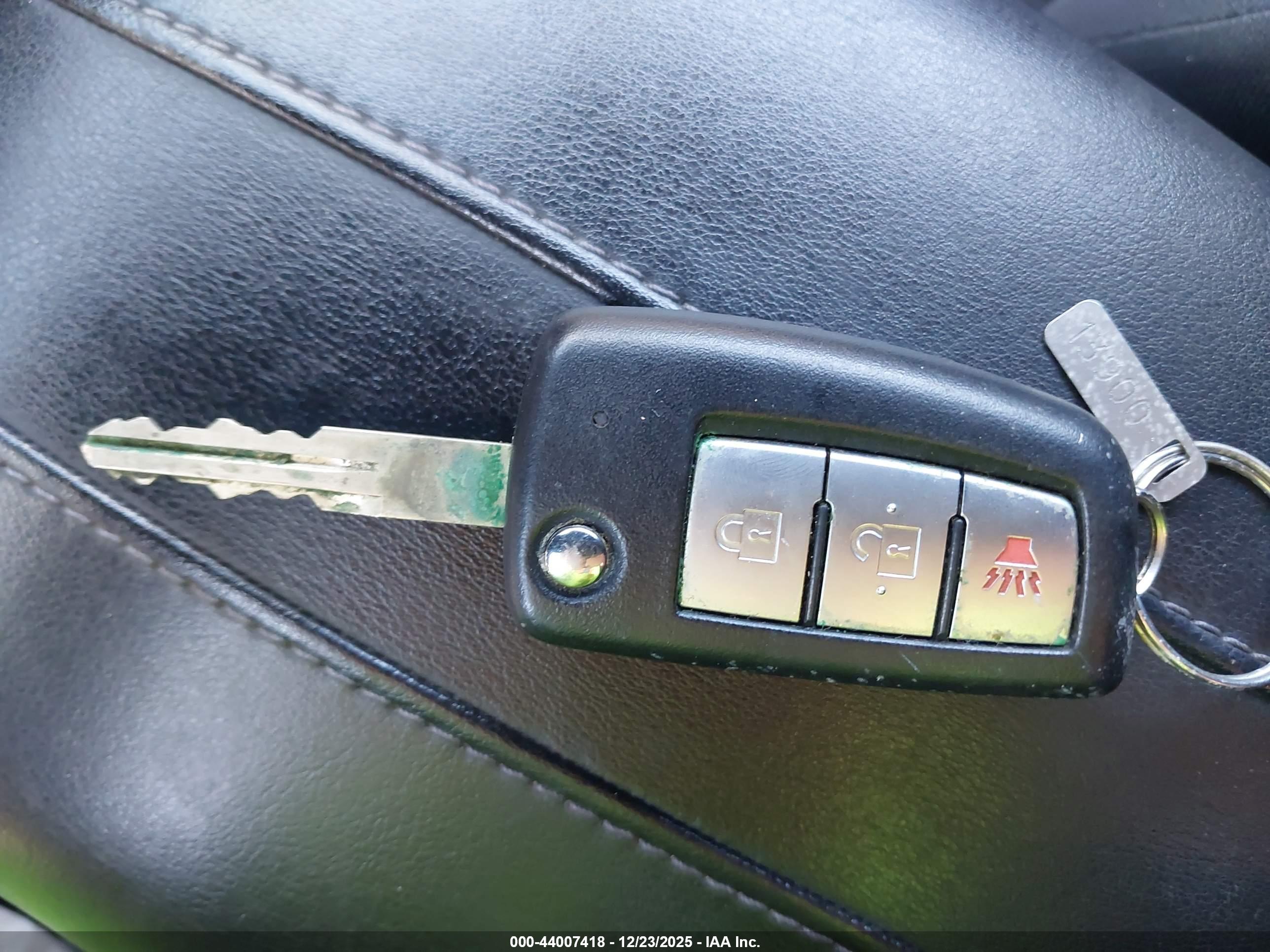 NISSAN ROGUE image 11