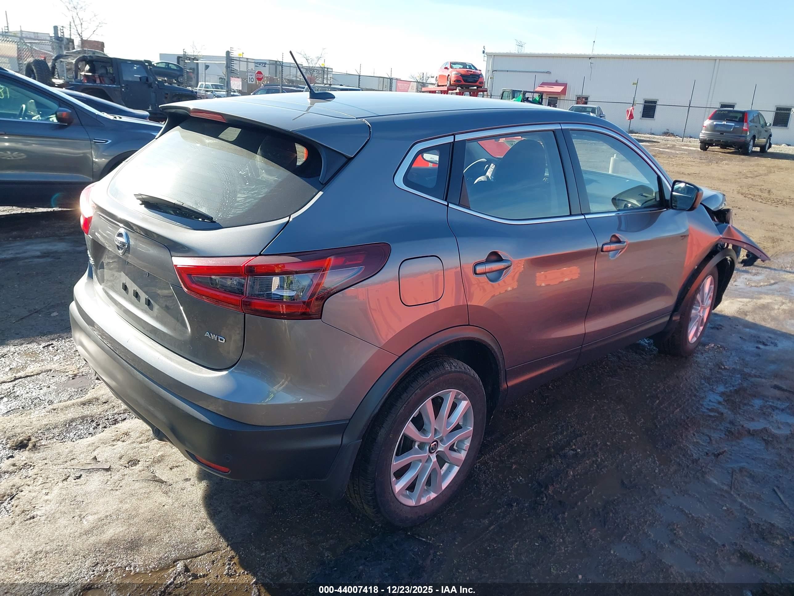 NISSAN ROGUE image 4