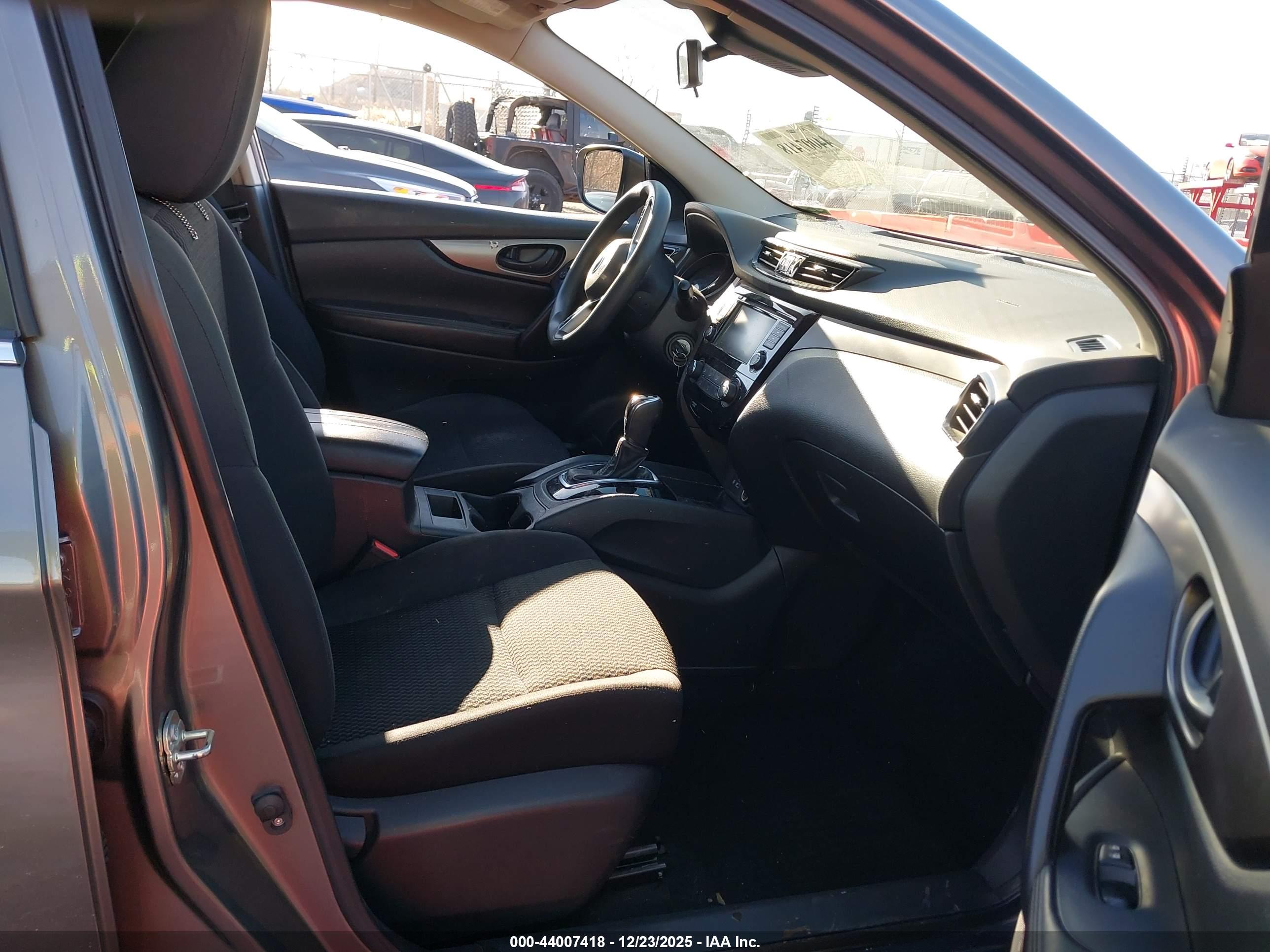NISSAN ROGUE image 5