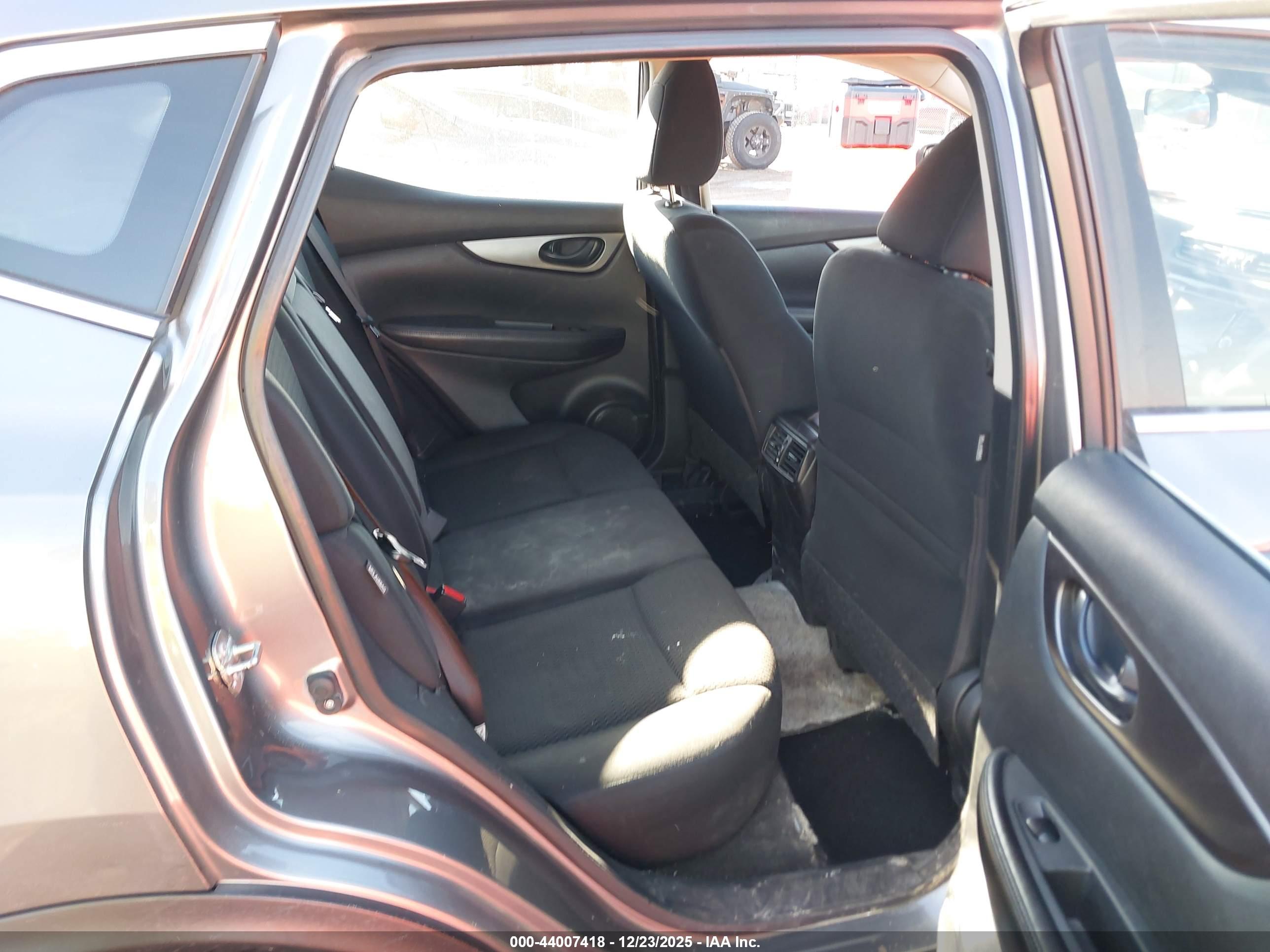 NISSAN ROGUE image 8