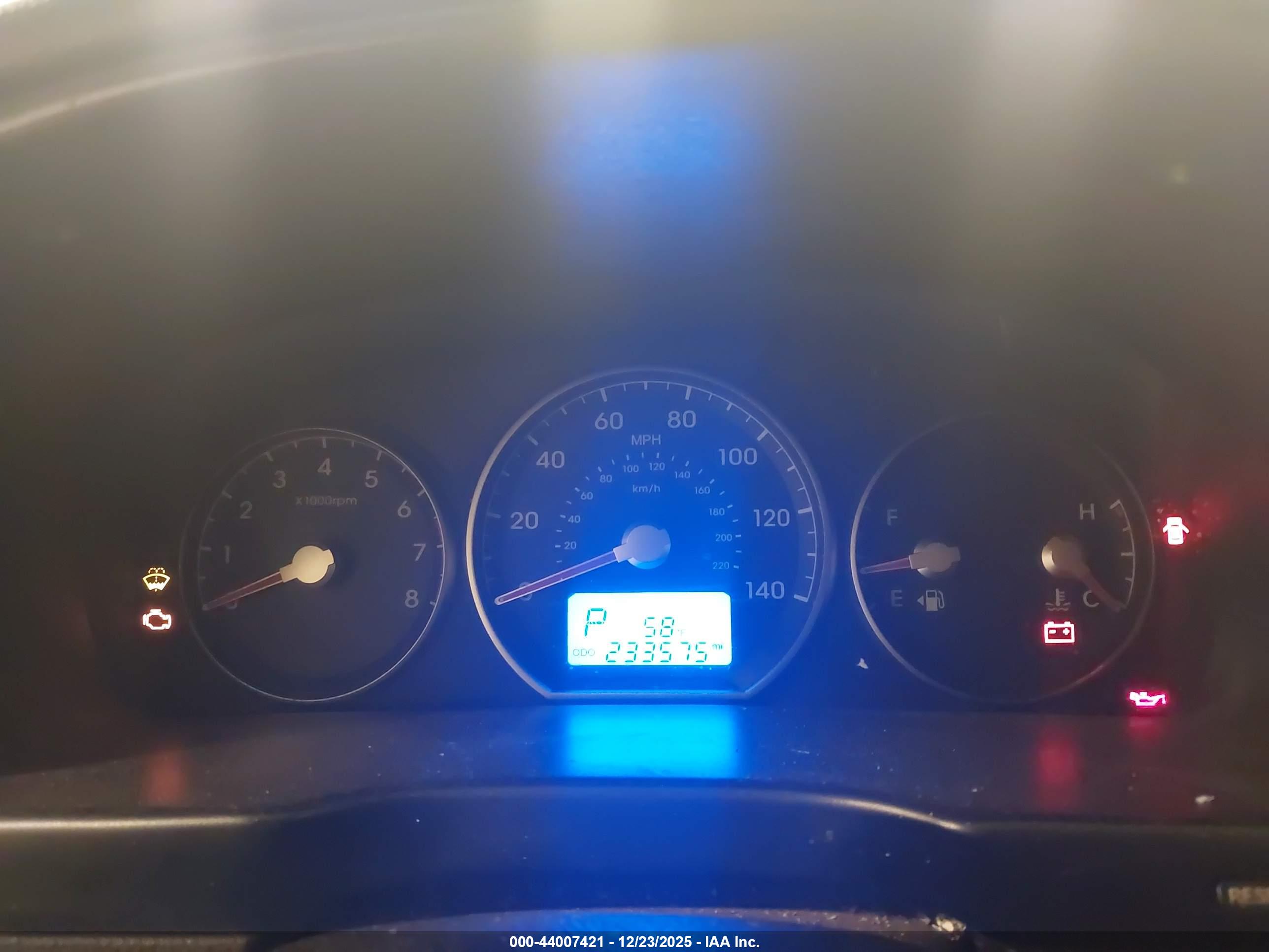 HYUNDAI SANTA image 7