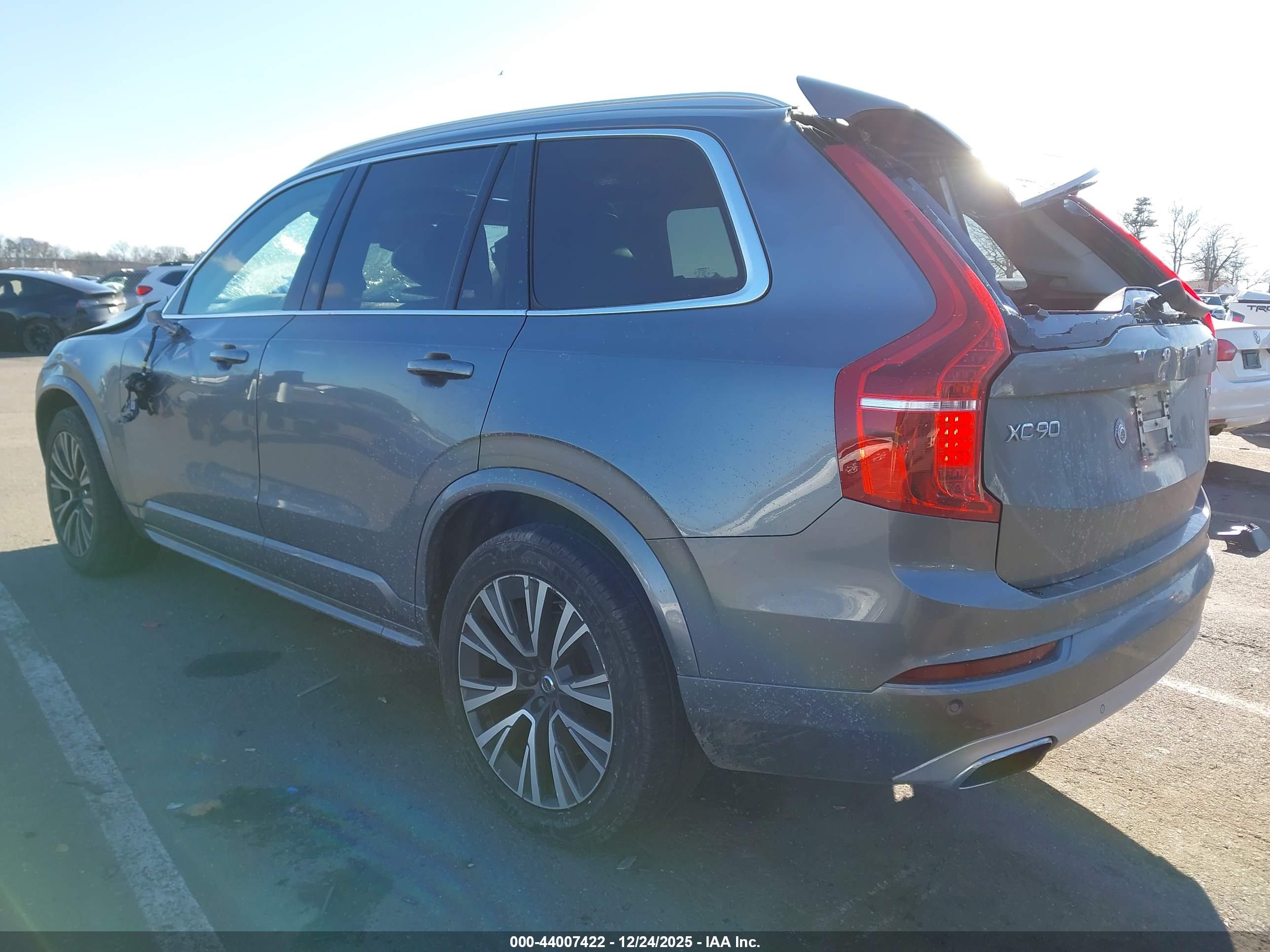 VOLVO XC90 image 3