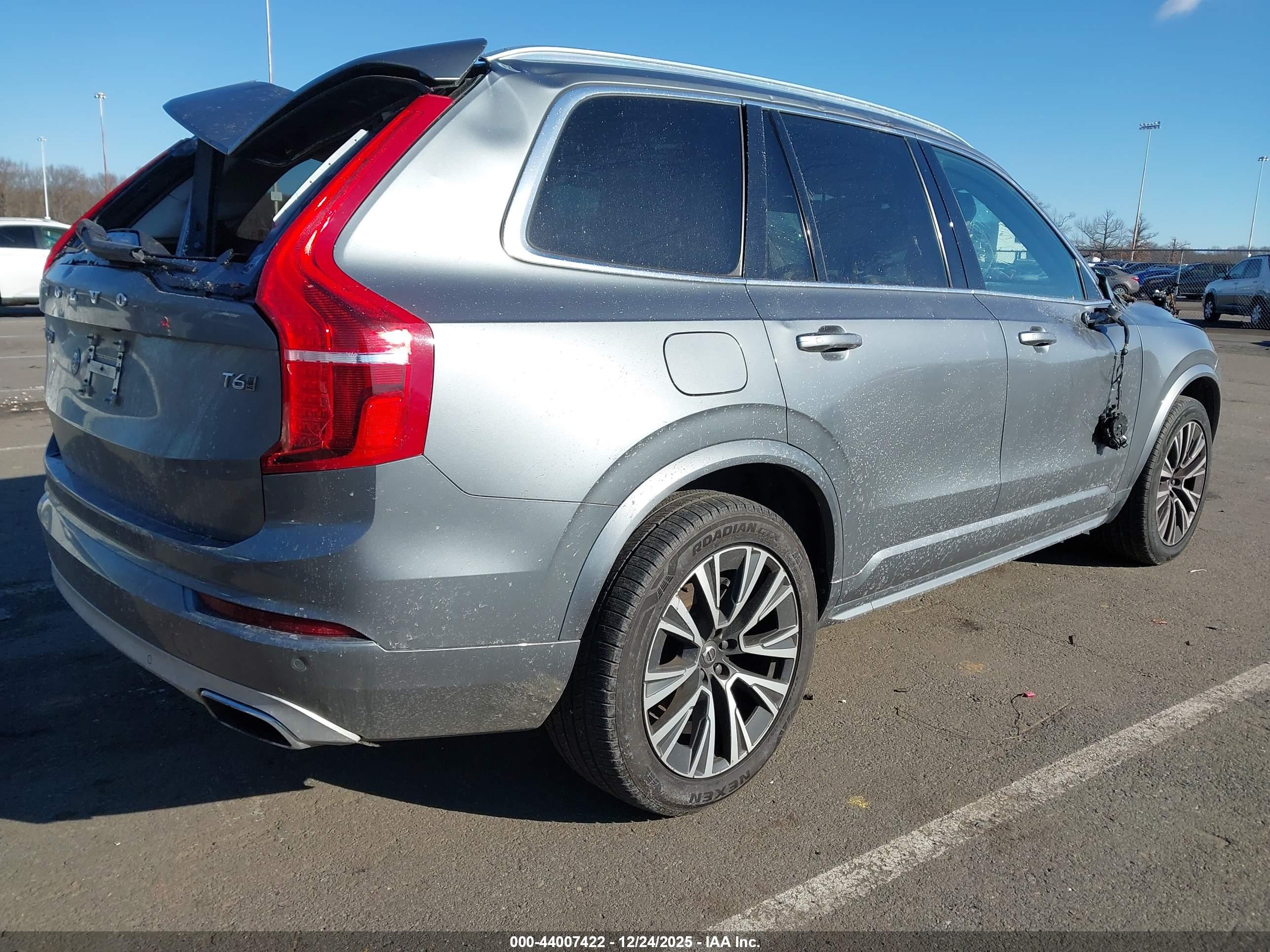 VOLVO XC90 image 4