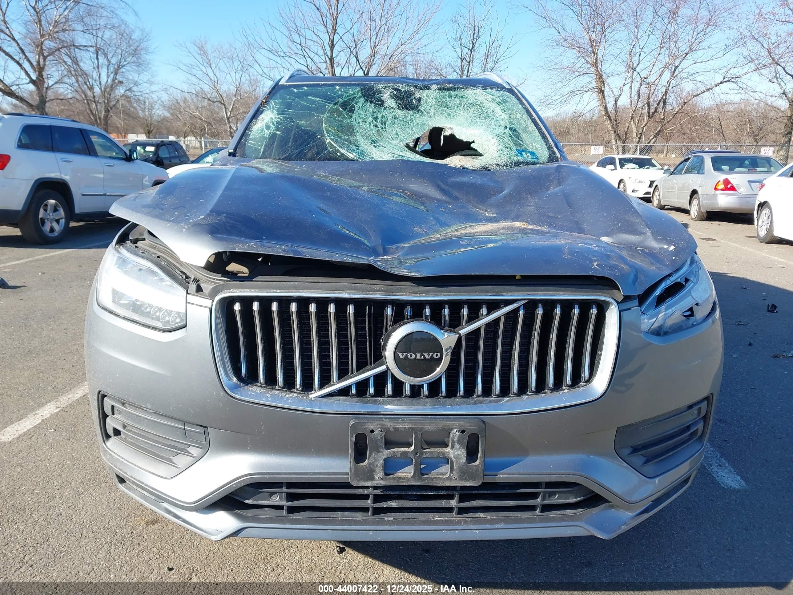 VOLVO XC90 image 6