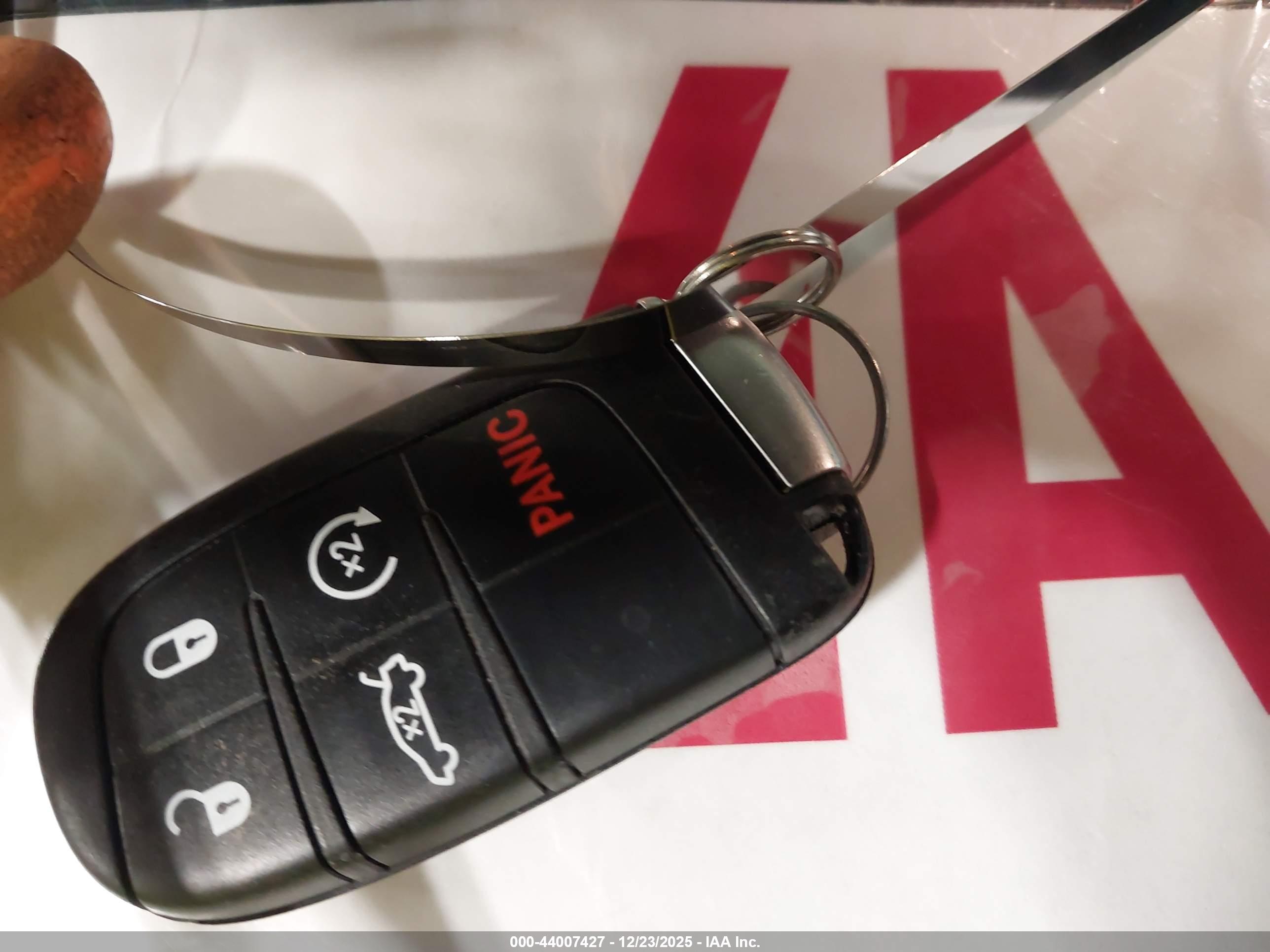 DODGE CHALLENGER image 11