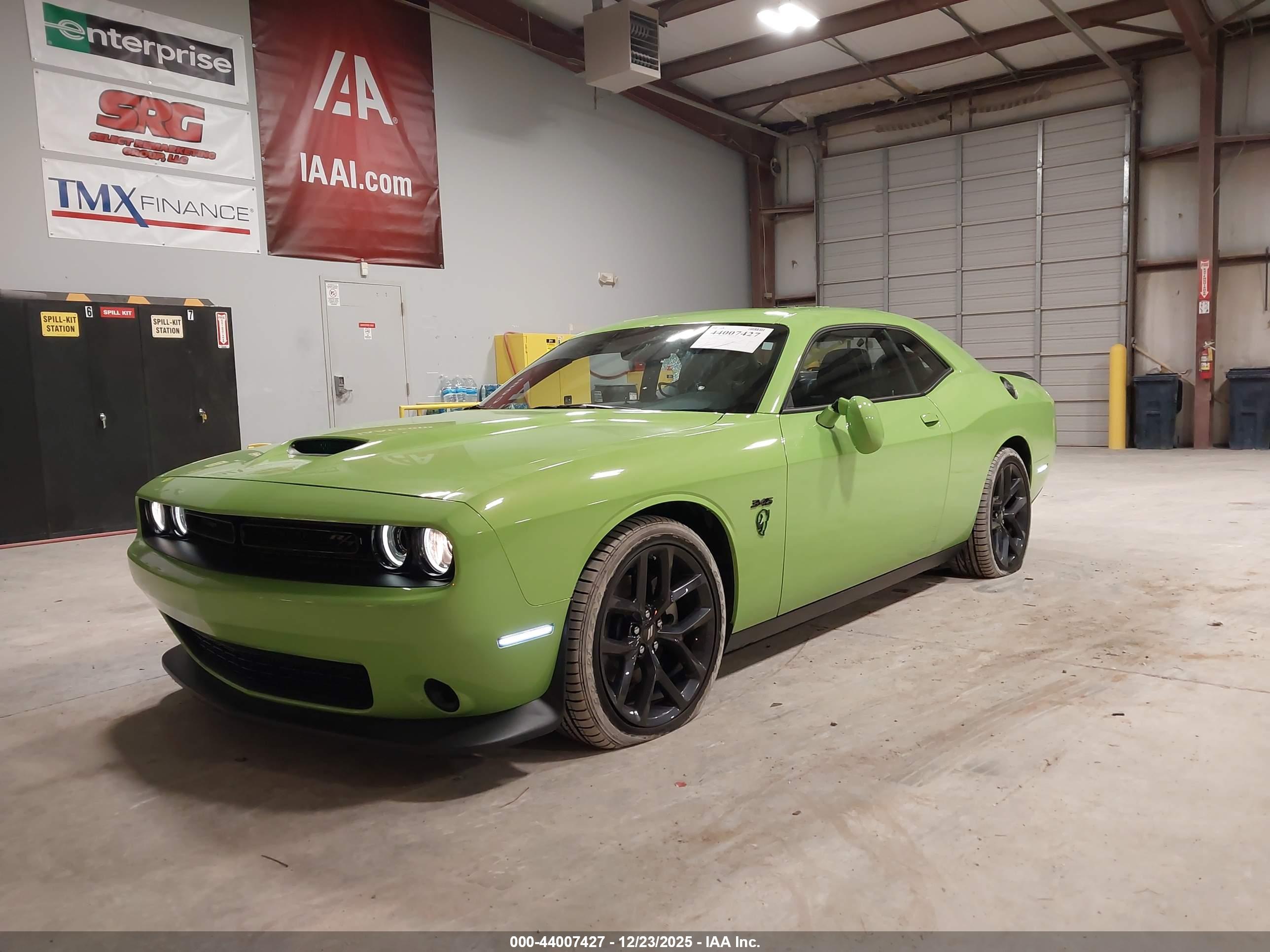 DODGE CHALLENGER image 2