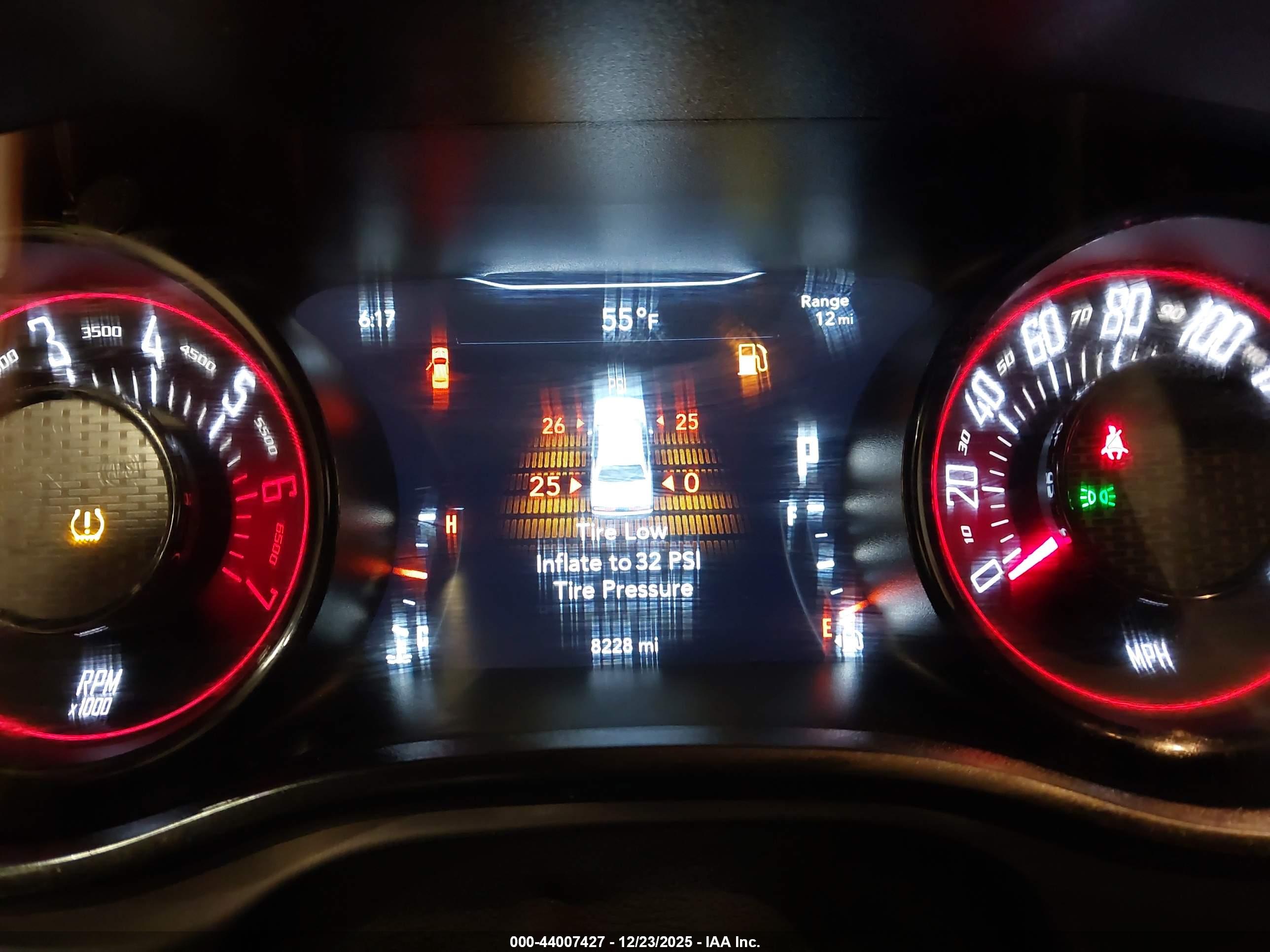 DODGE CHALLENGER image 7