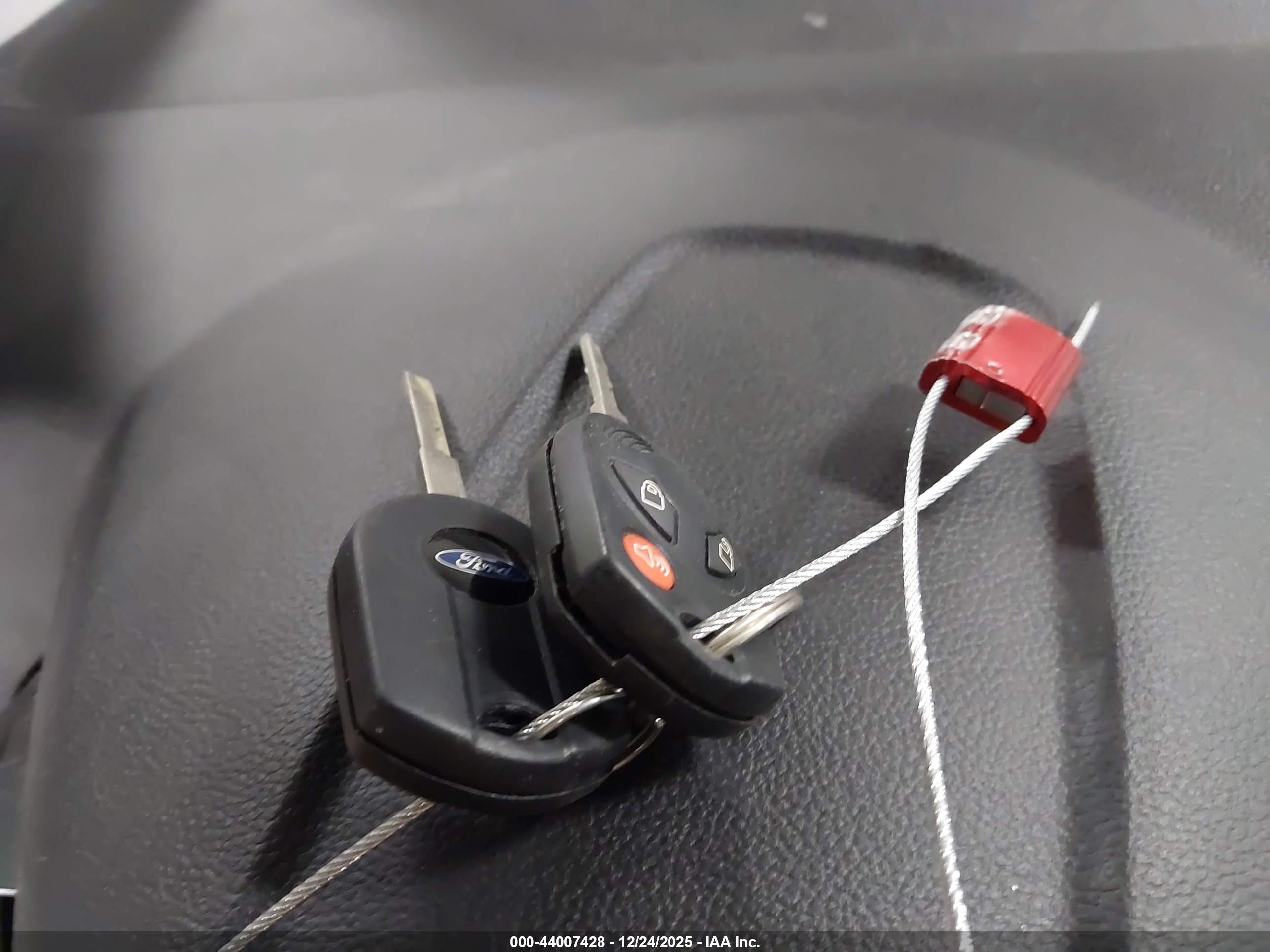 FORD ESCAPE image 11
