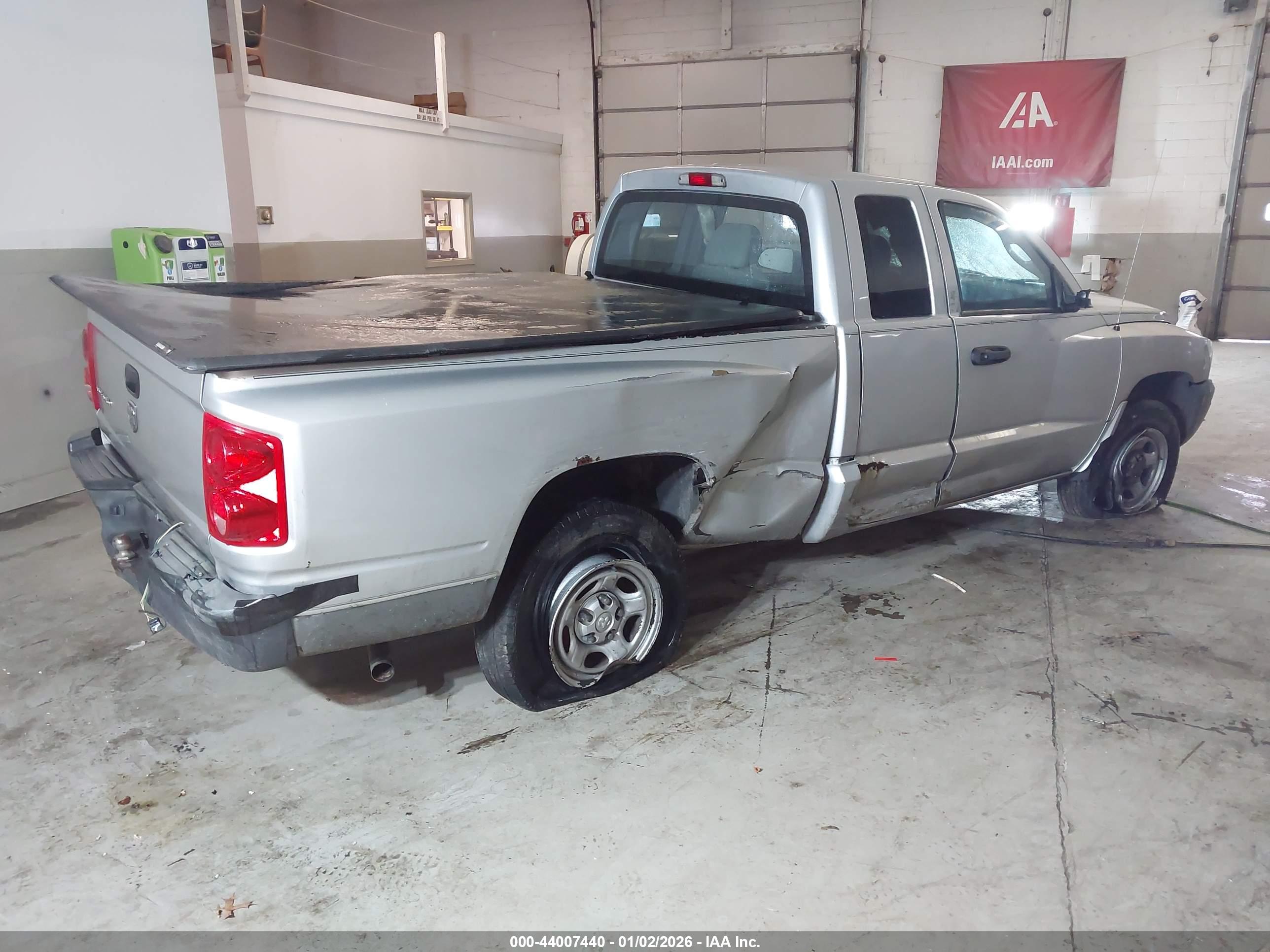 DODGE DAKOTA image 4