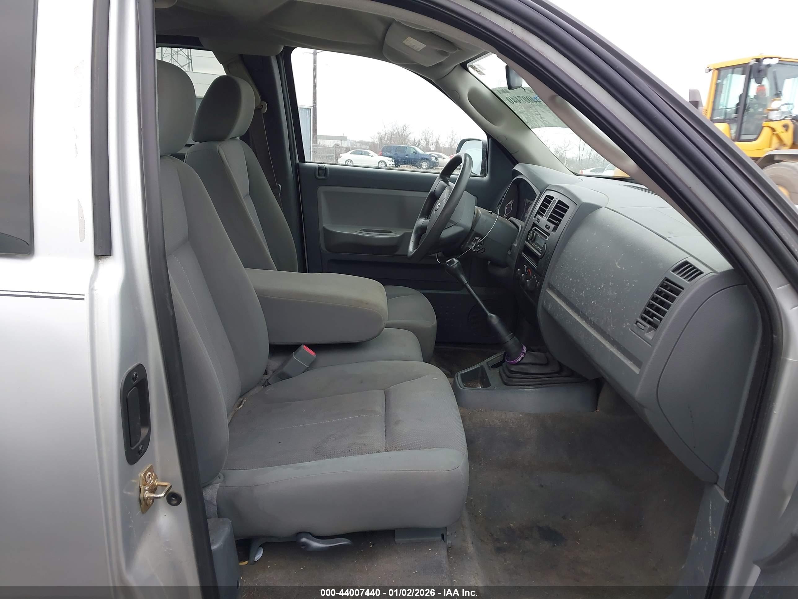 DODGE DAKOTA image 5