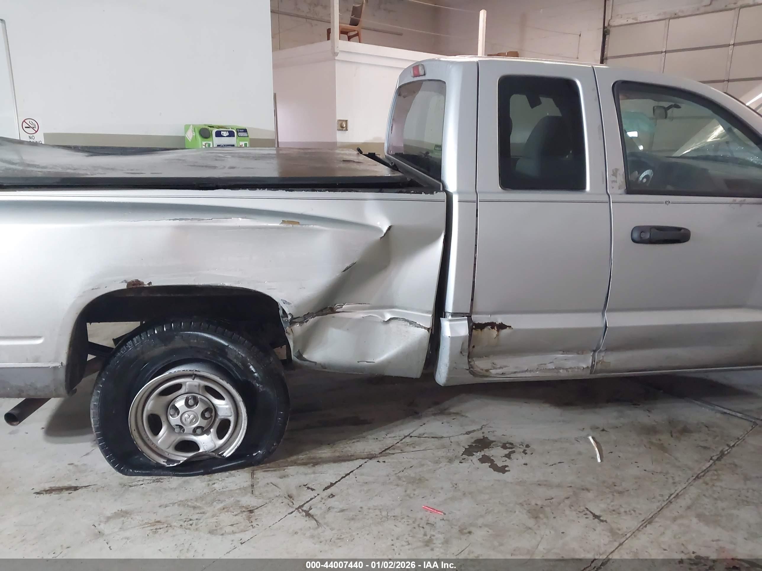 DODGE DAKOTA image 6