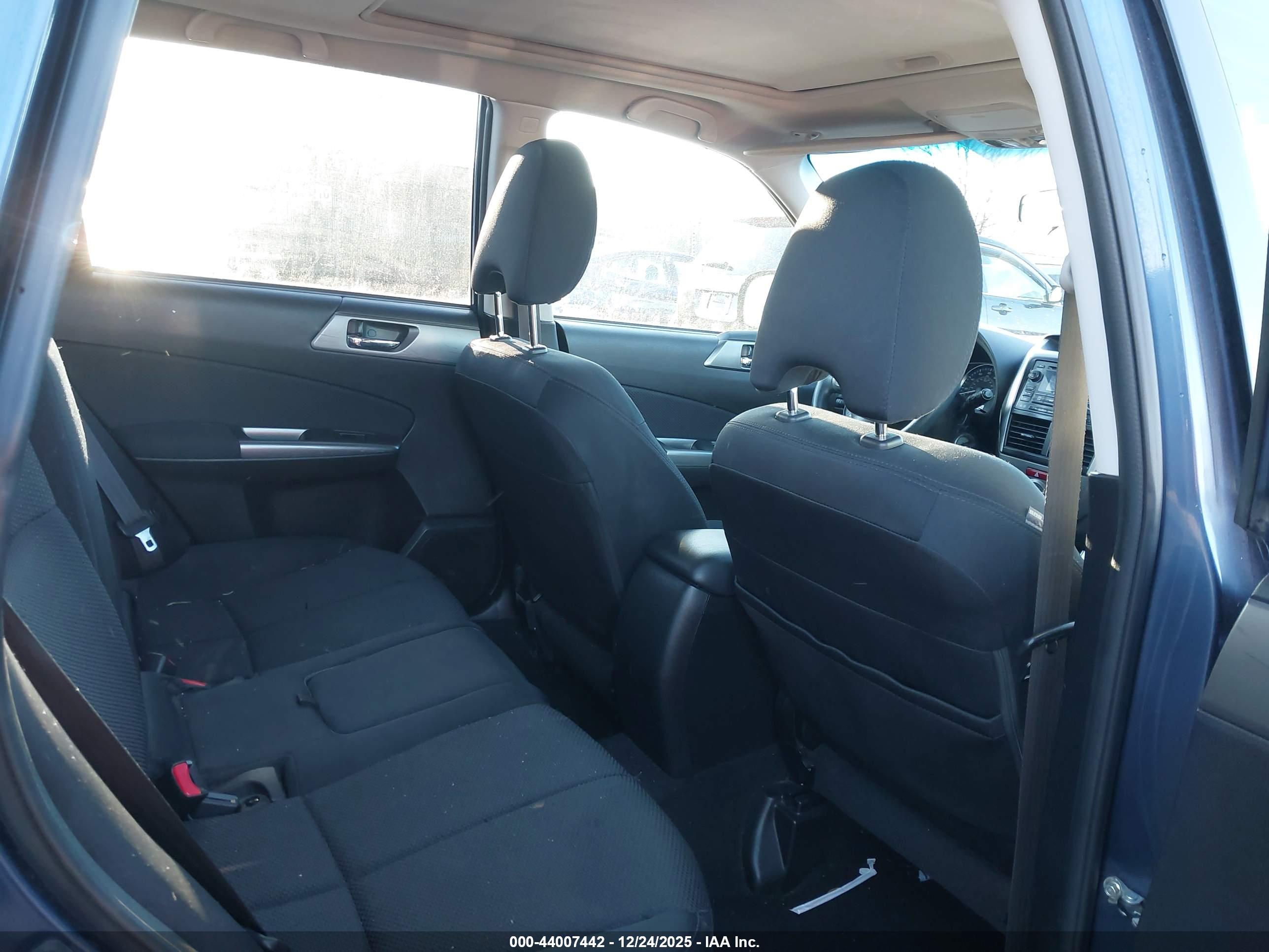SUBARU FORESTER image 8