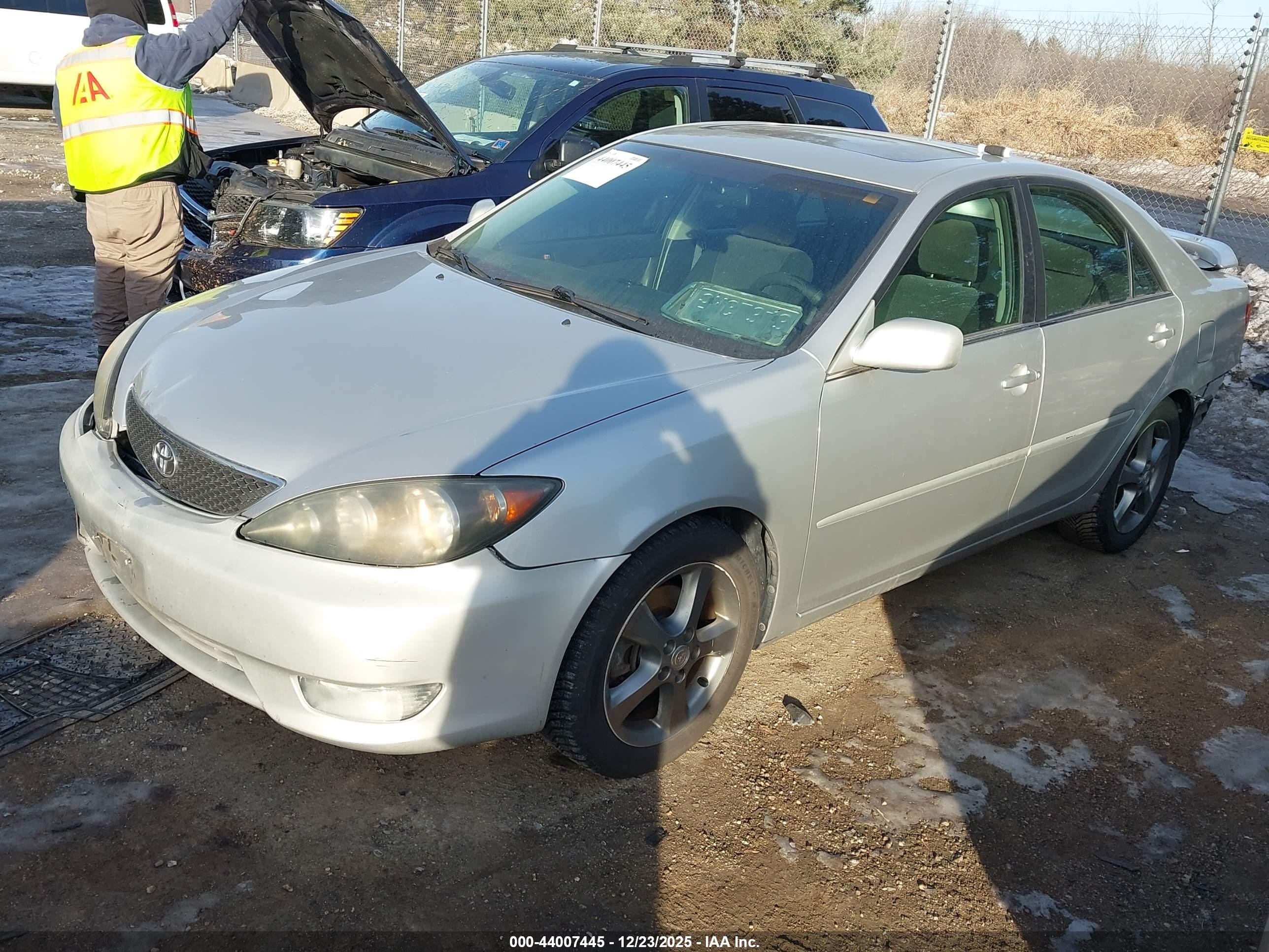 TOYOTA CAMRY image 2