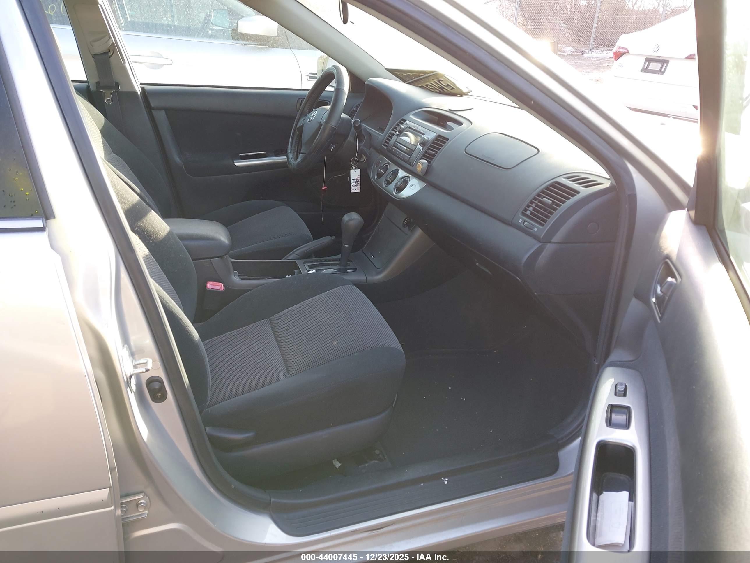 TOYOTA CAMRY image 5