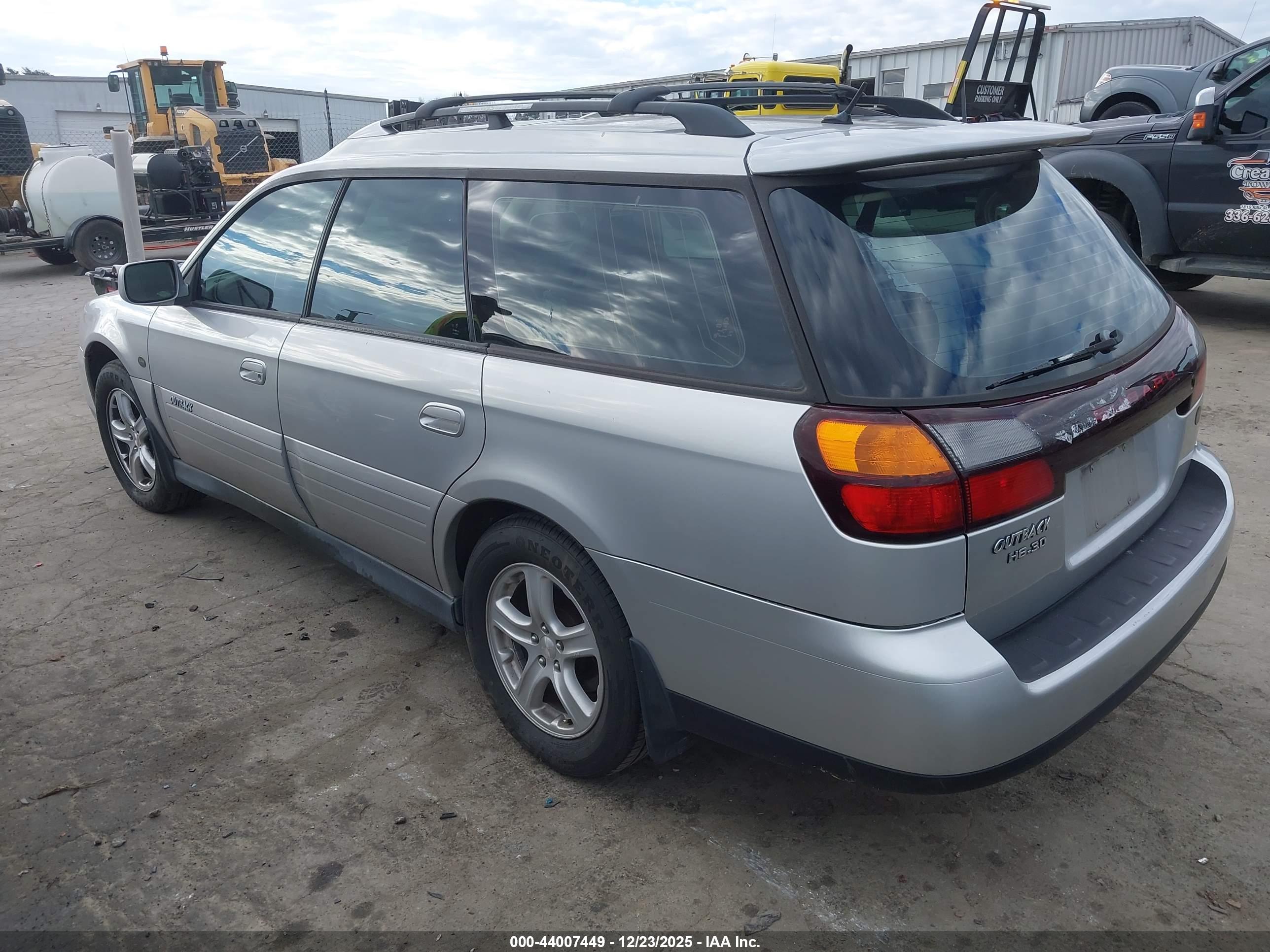 SUBARU OUTBACK image 3