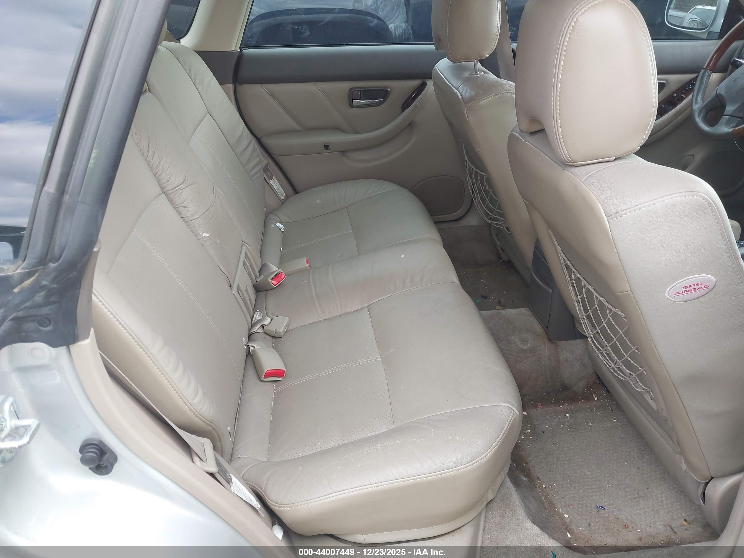 SUBARU OUTBACK image 8