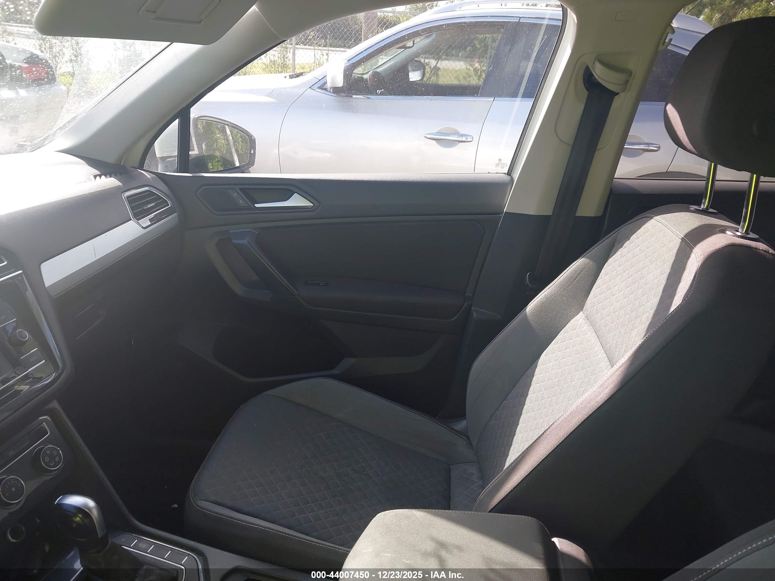 VOLKSWAGEN TIGUAN image 5