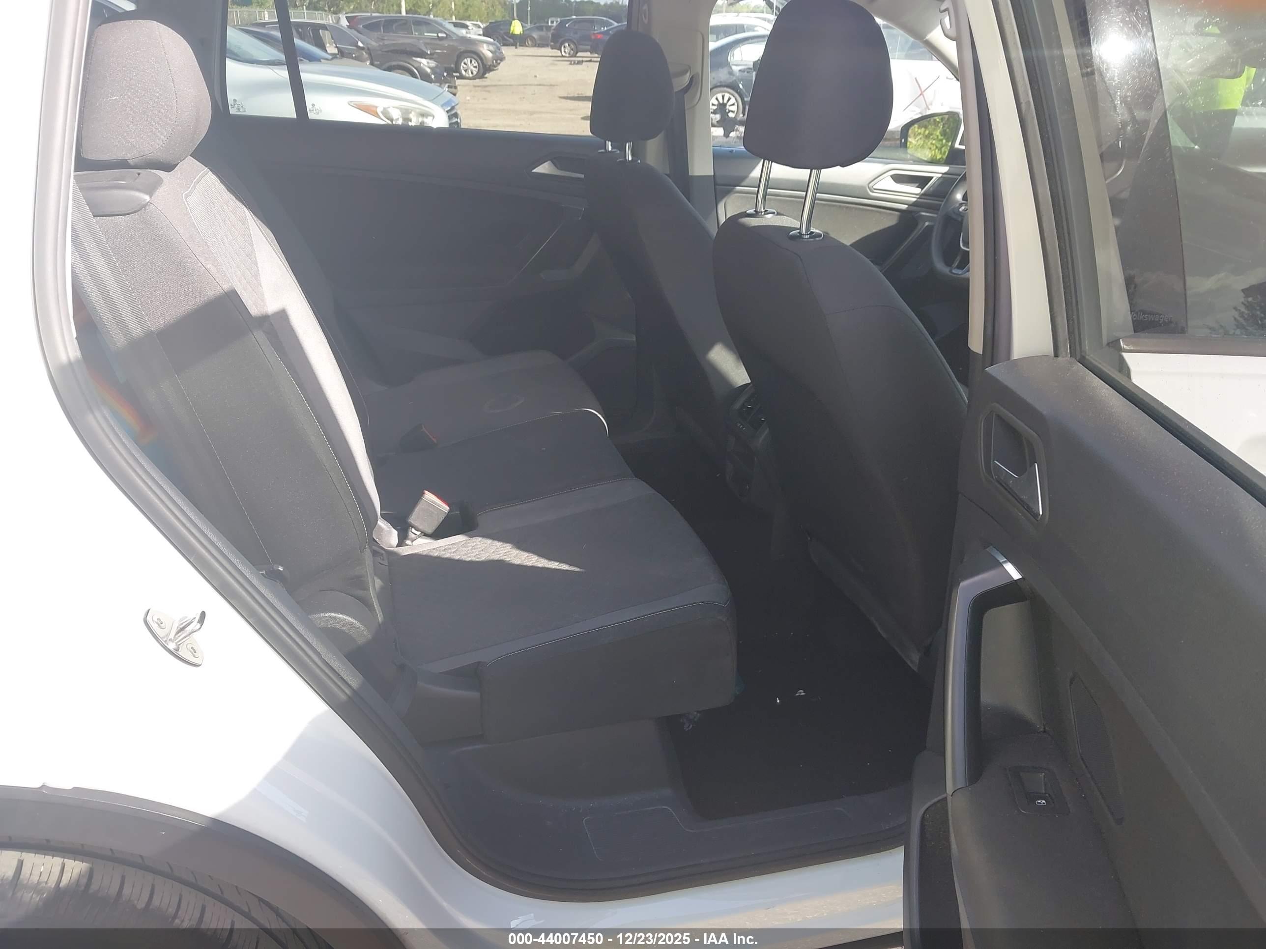 VOLKSWAGEN TIGUAN image 8