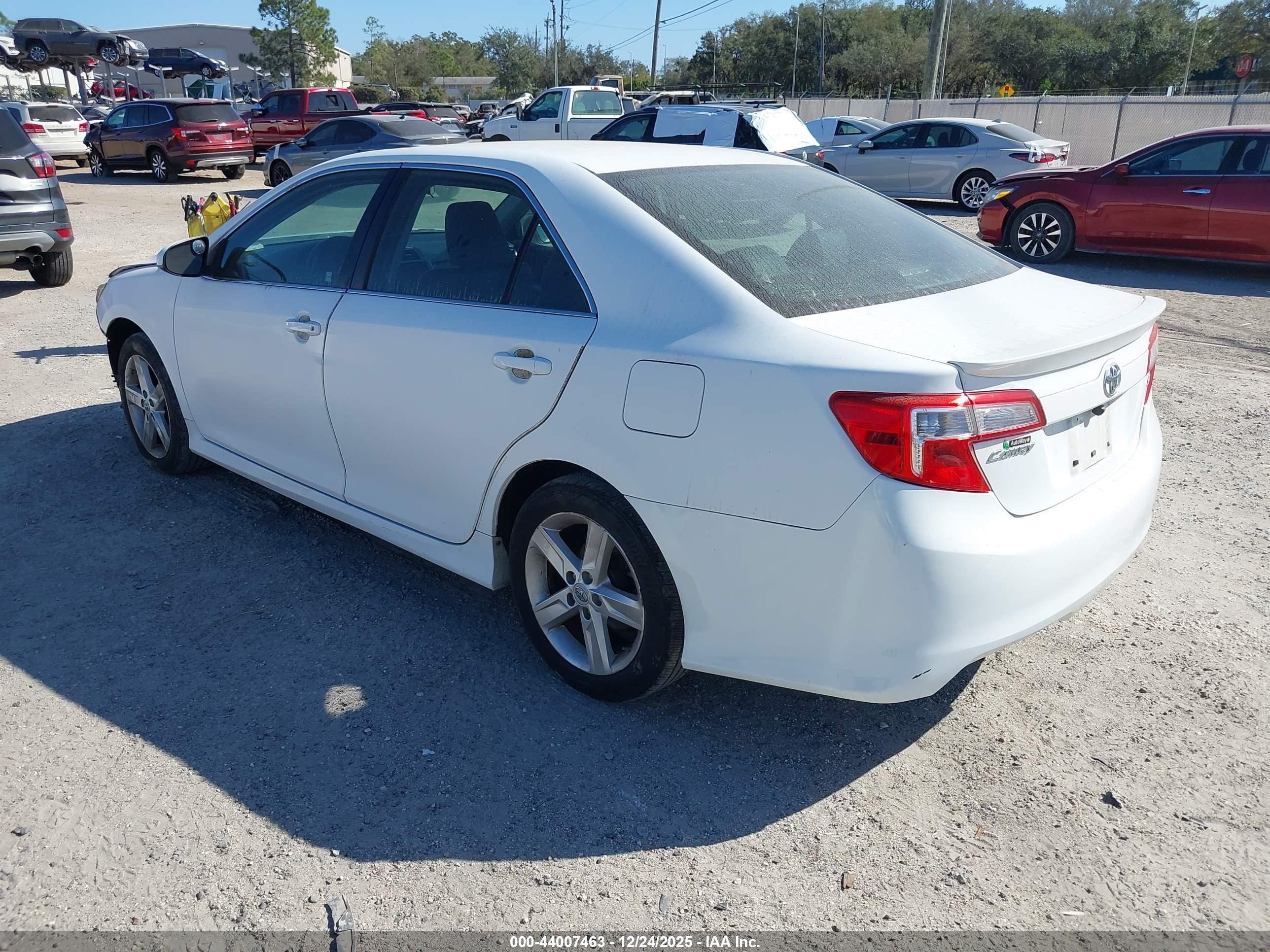 TOYOTA CAMRY image 3