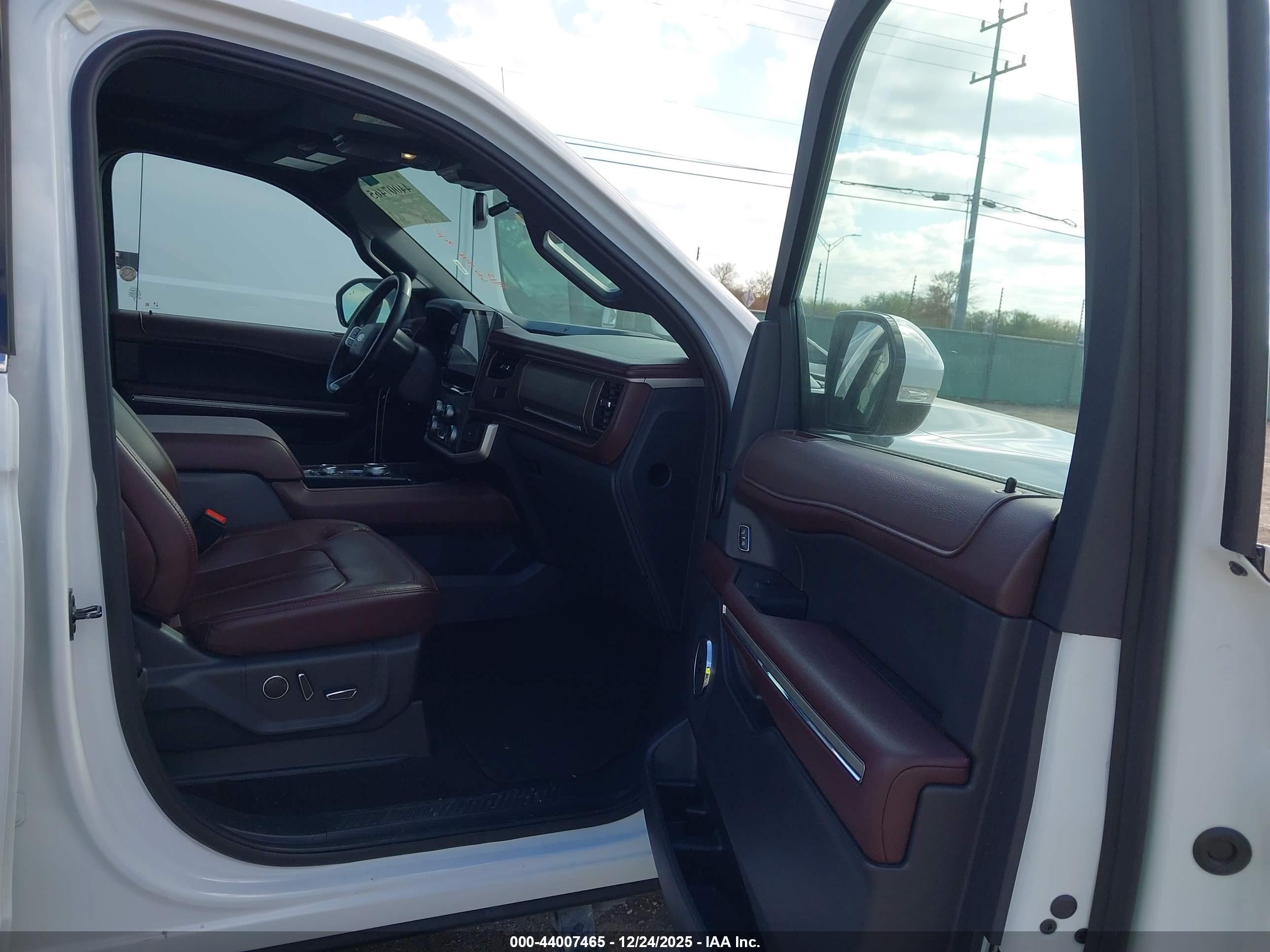 FORD EXPEDITION image 5