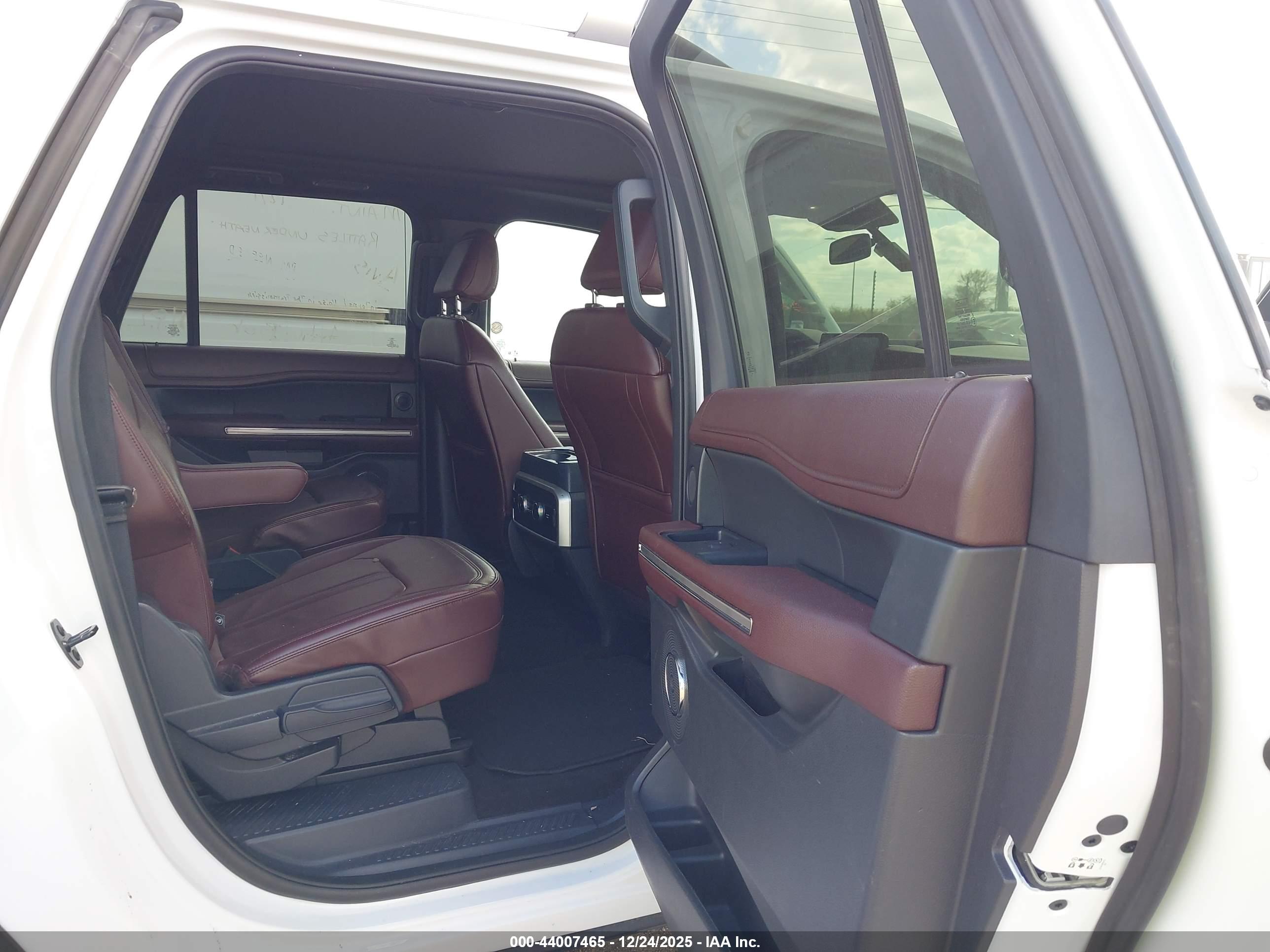 FORD EXPEDITION image 8