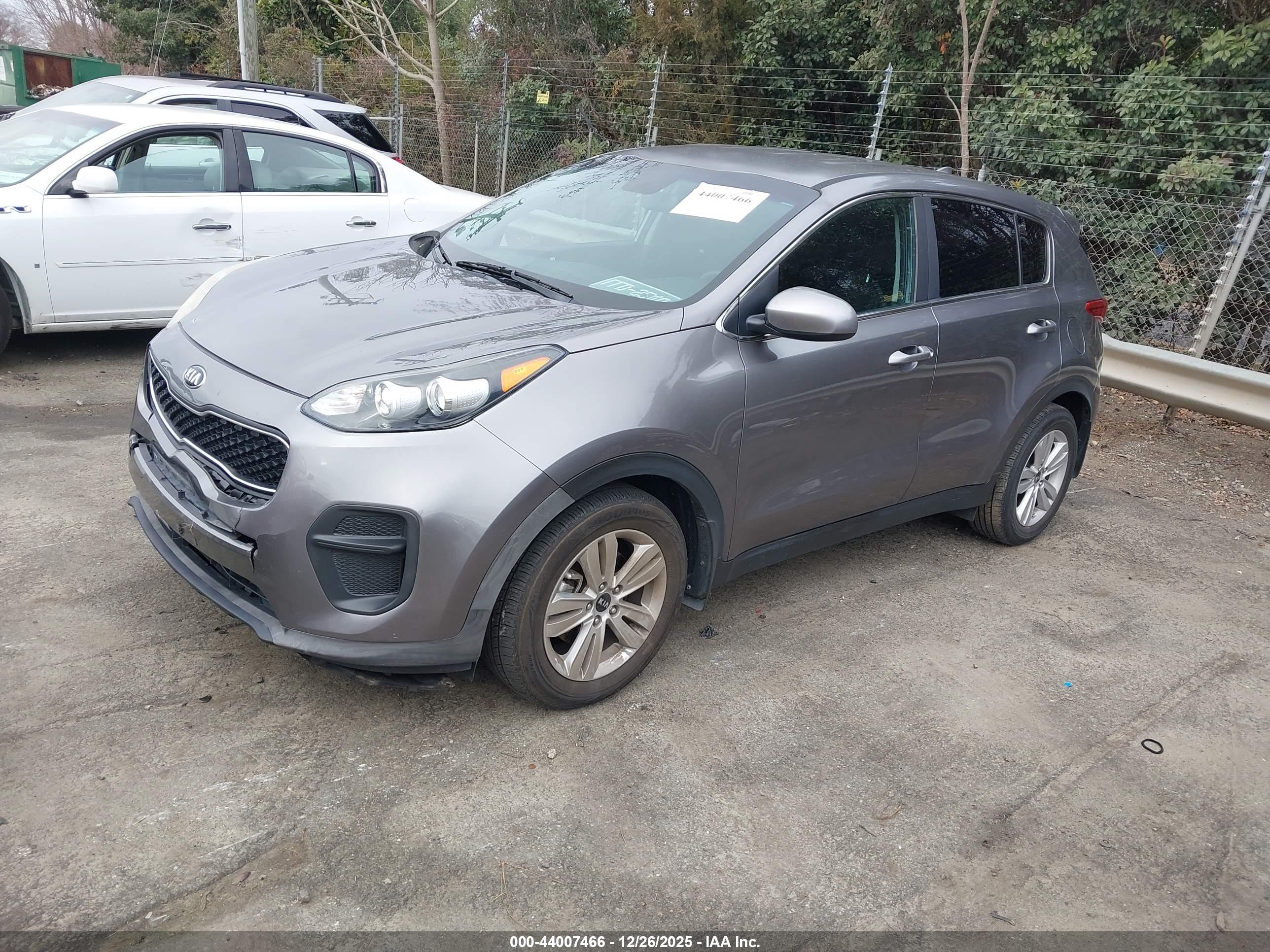 KIA SPORTAGE image 2
