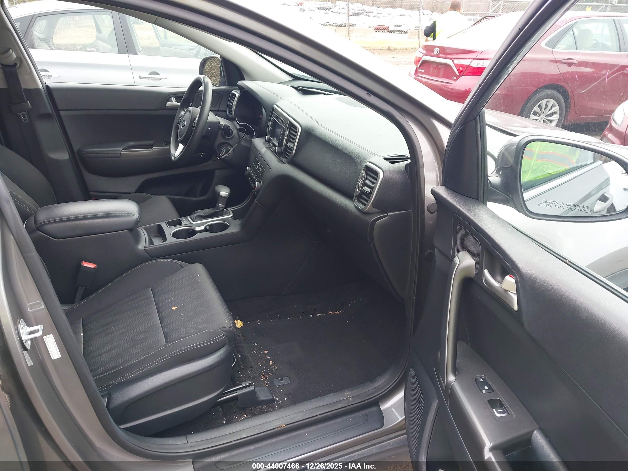KIA SPORTAGE image 5