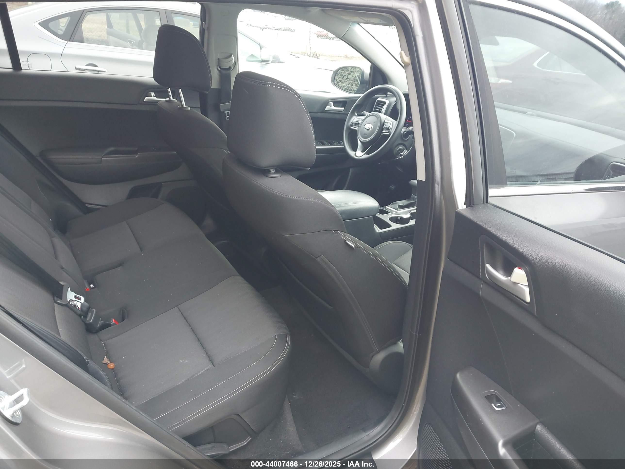 KIA SPORTAGE image 8