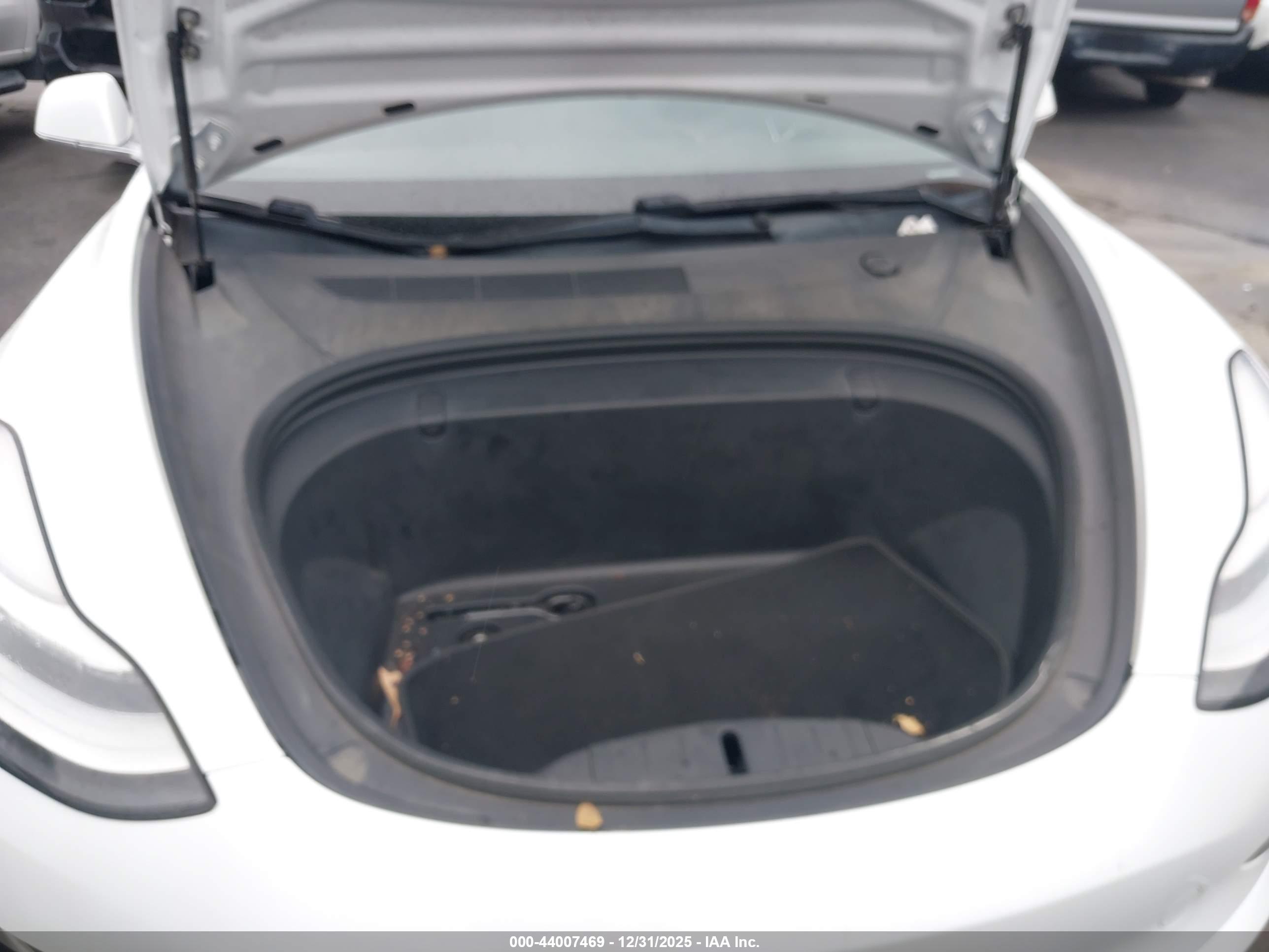 TESLA MODEL image 10
