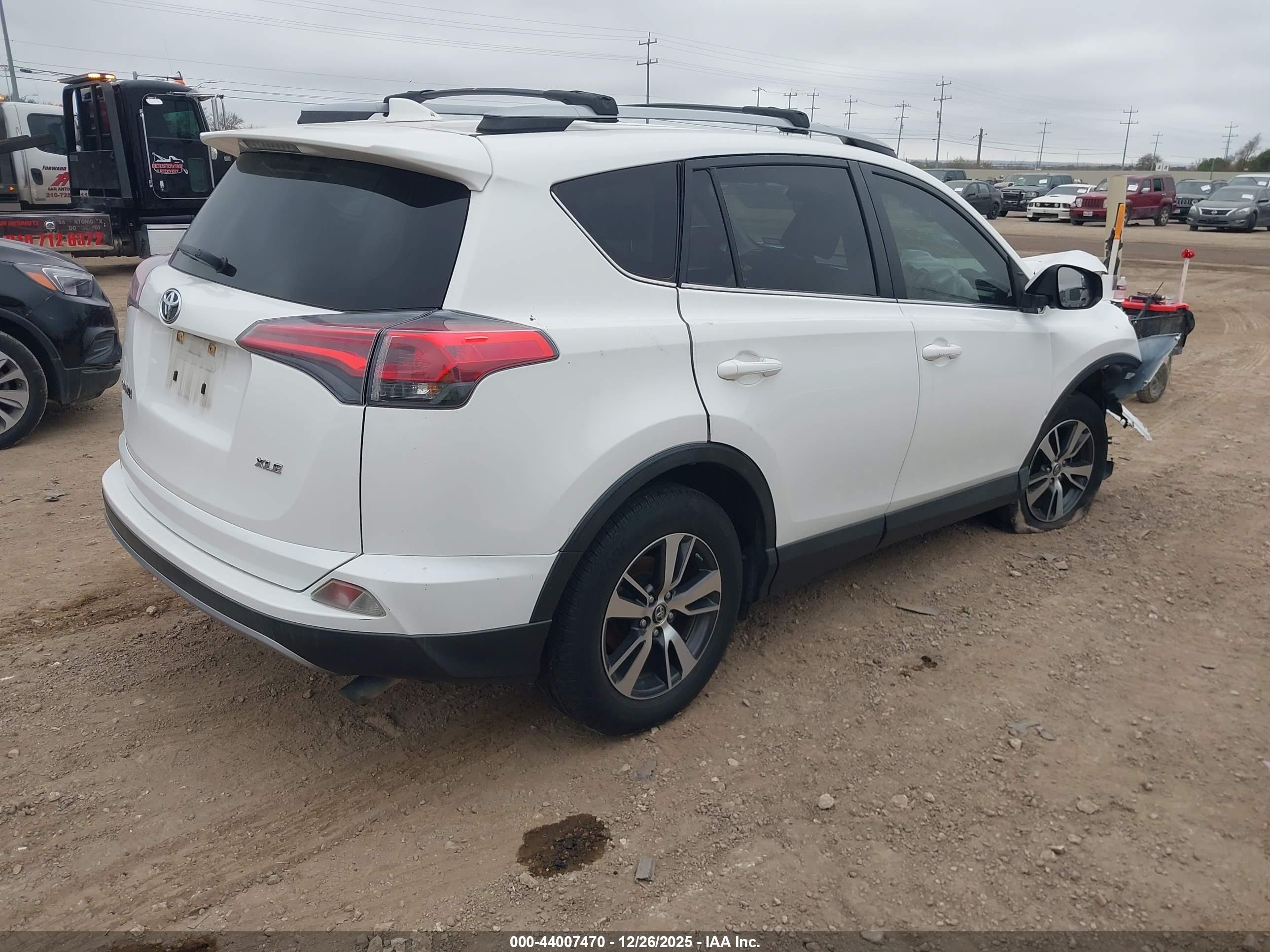 TOYOTA RAV4 image 4