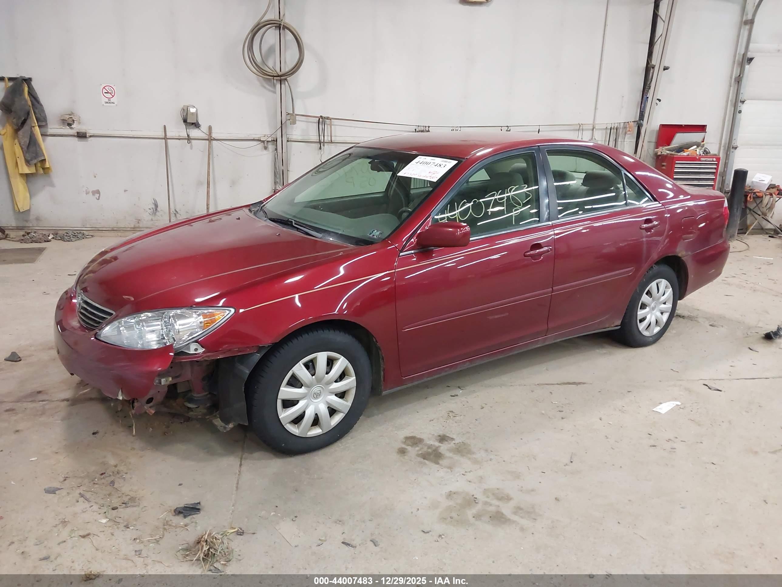 TOYOTA CAMRY image 2