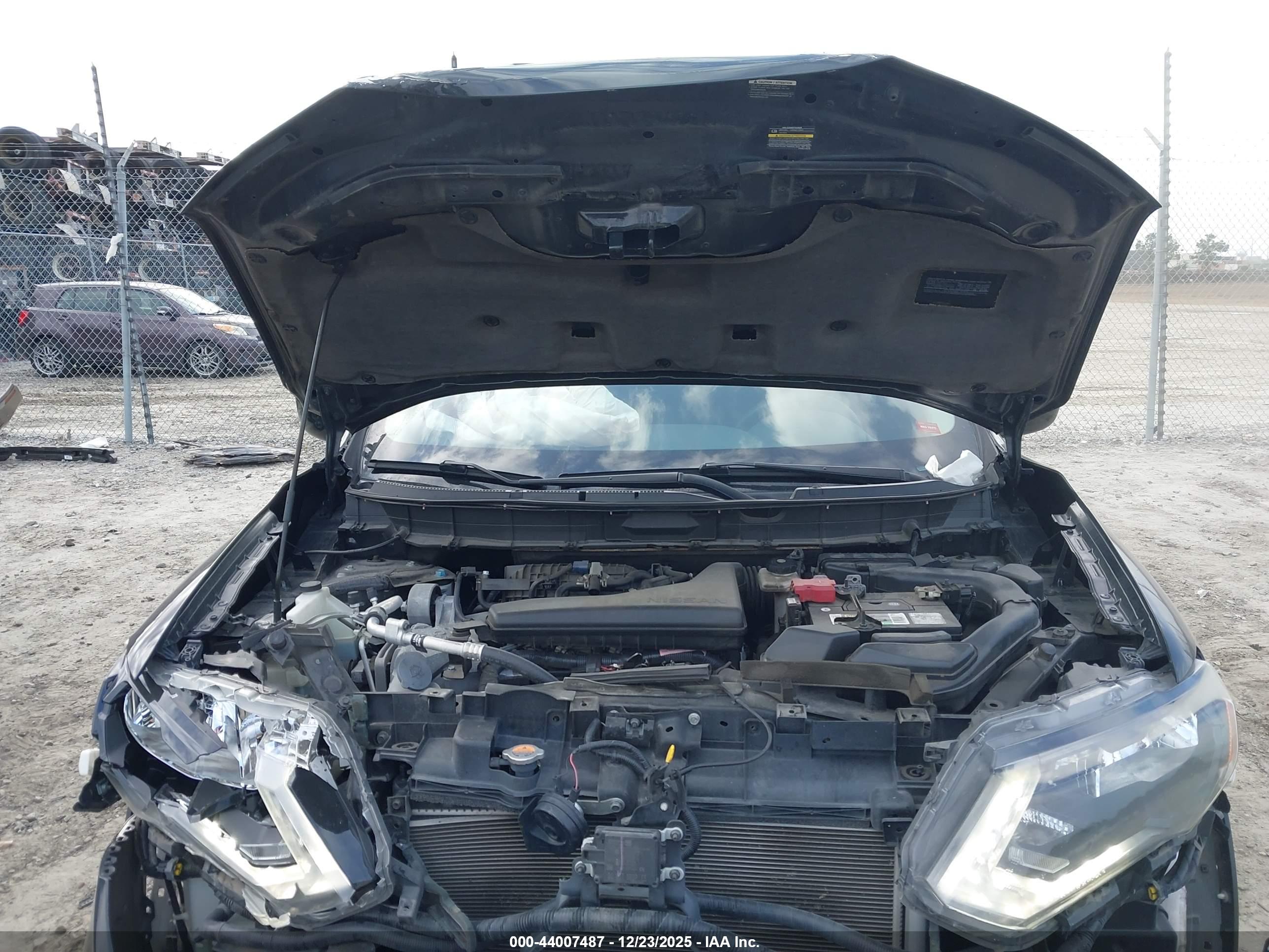 NISSAN ROGUE image 10