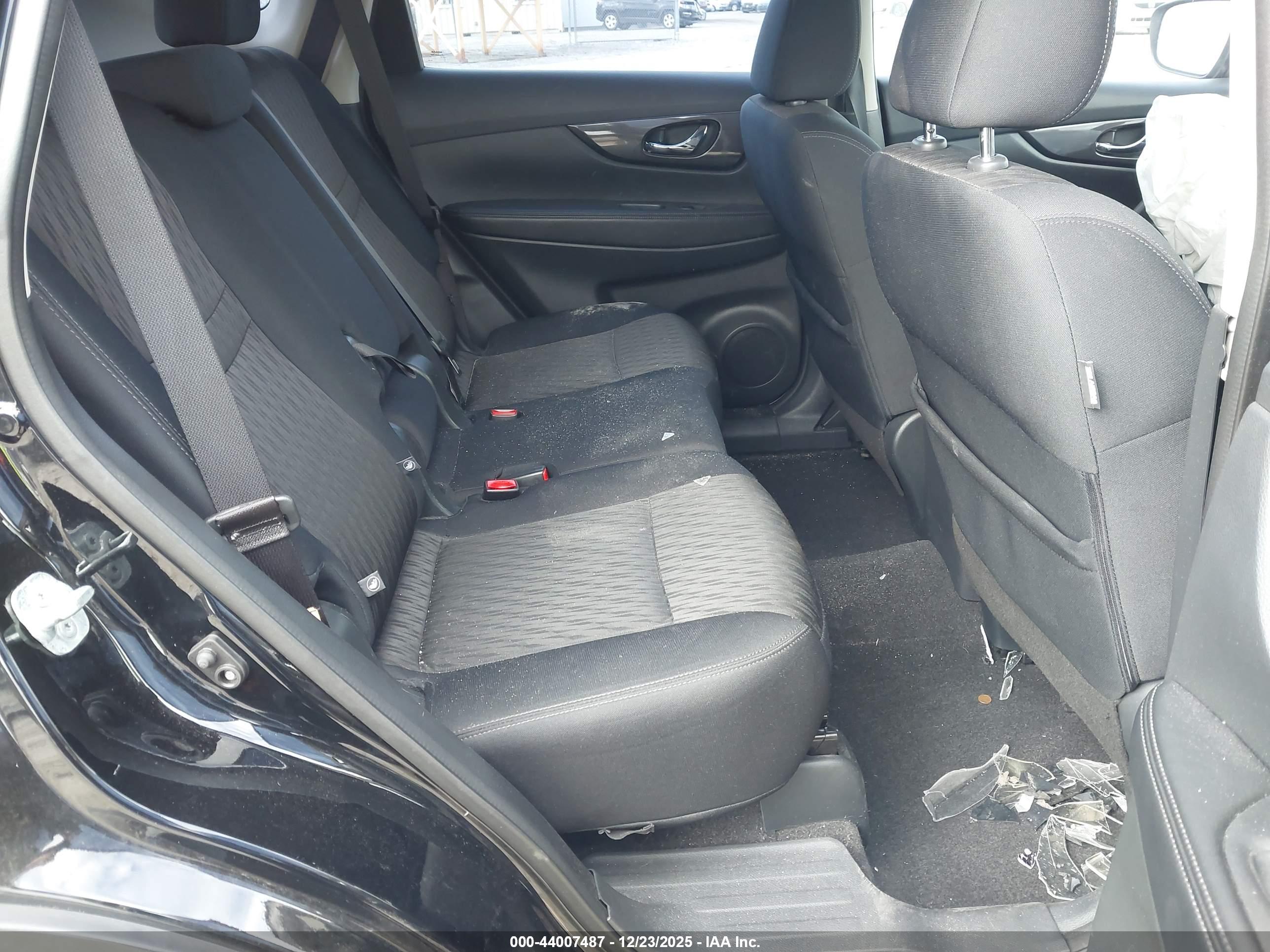 NISSAN ROGUE image 8