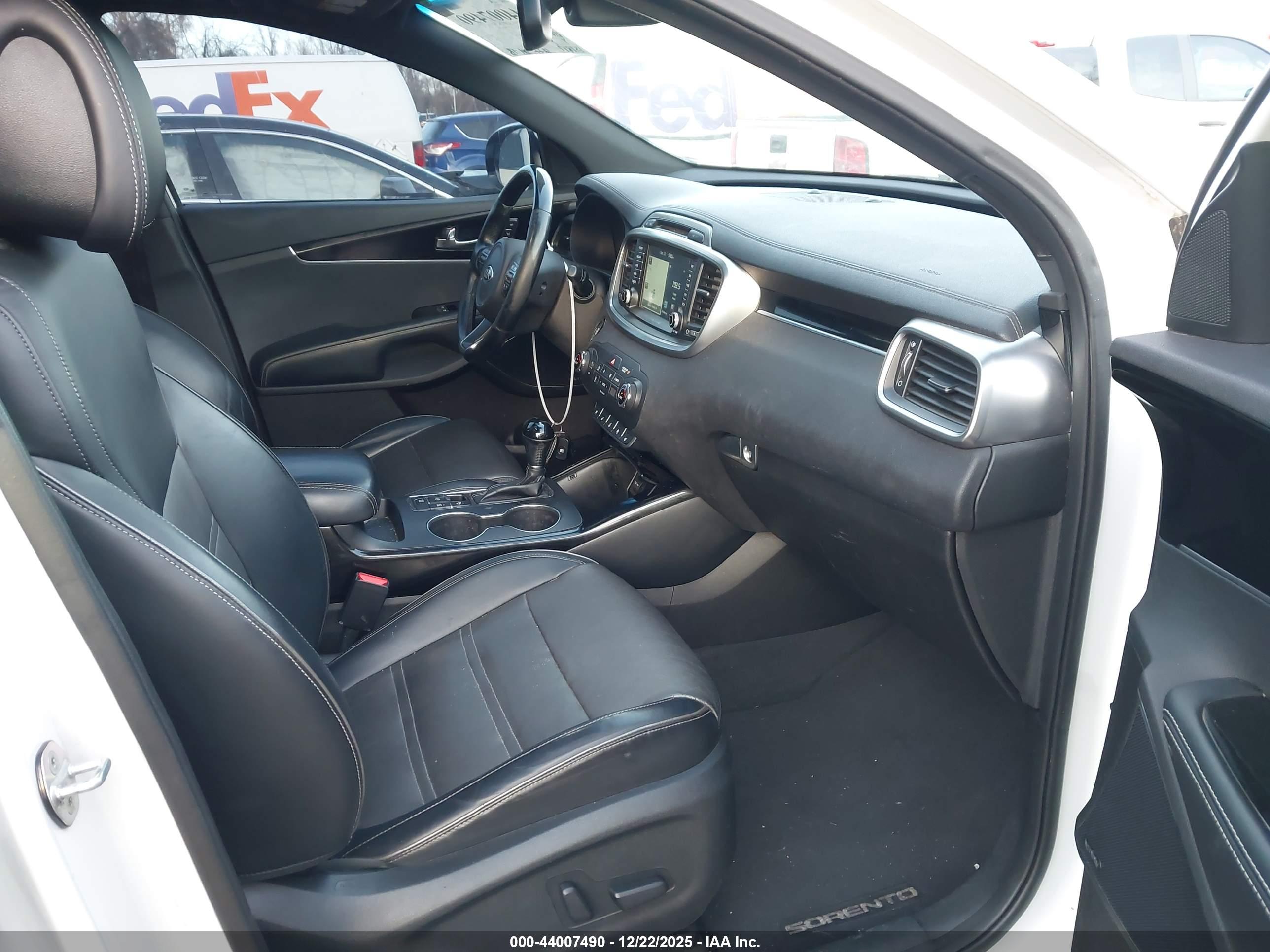 KIA SORENTO image 5