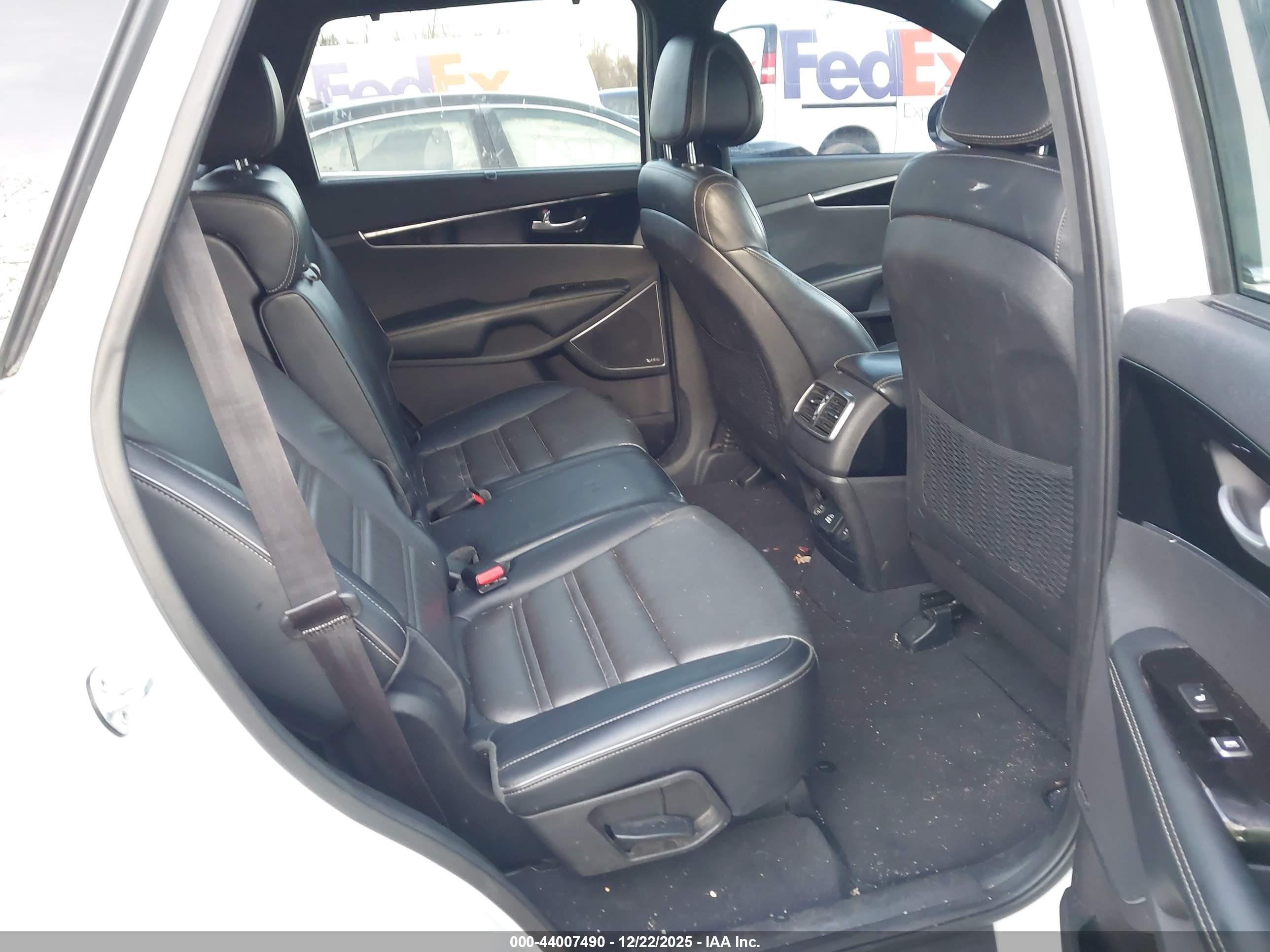 KIA SORENTO image 8