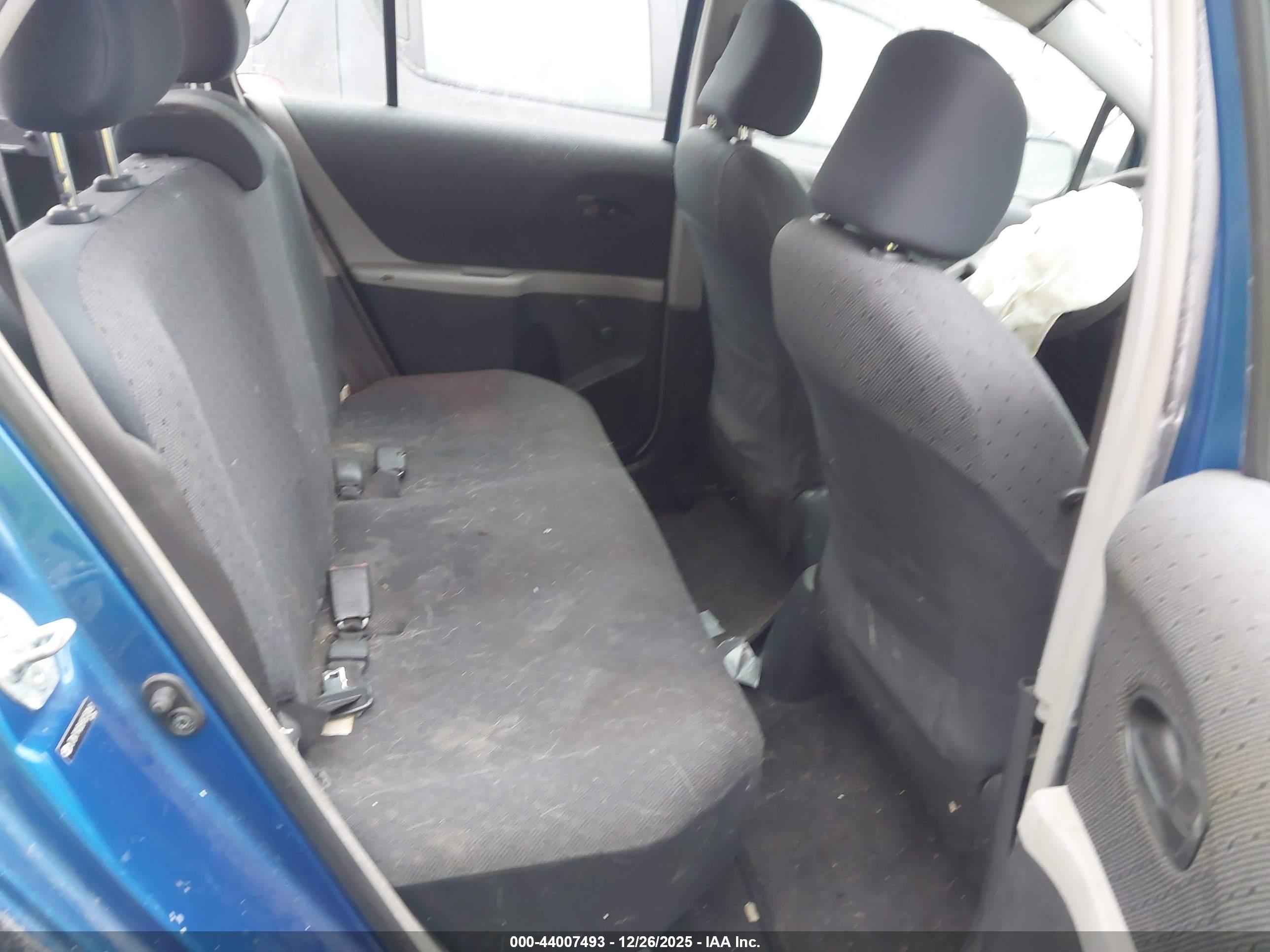 TOYOTA YARIS image 8