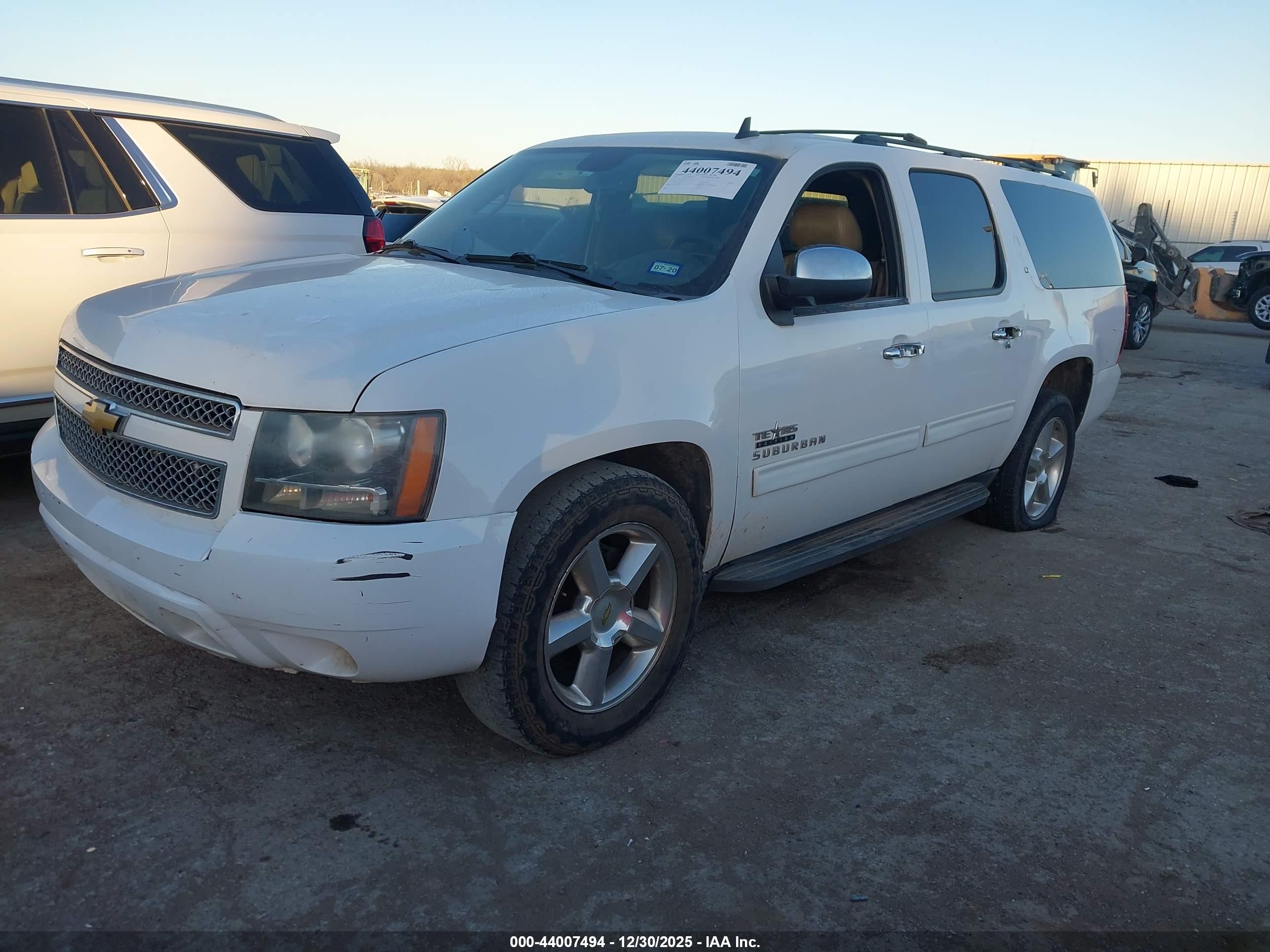 CHEVROLET SUBURBAN image 2