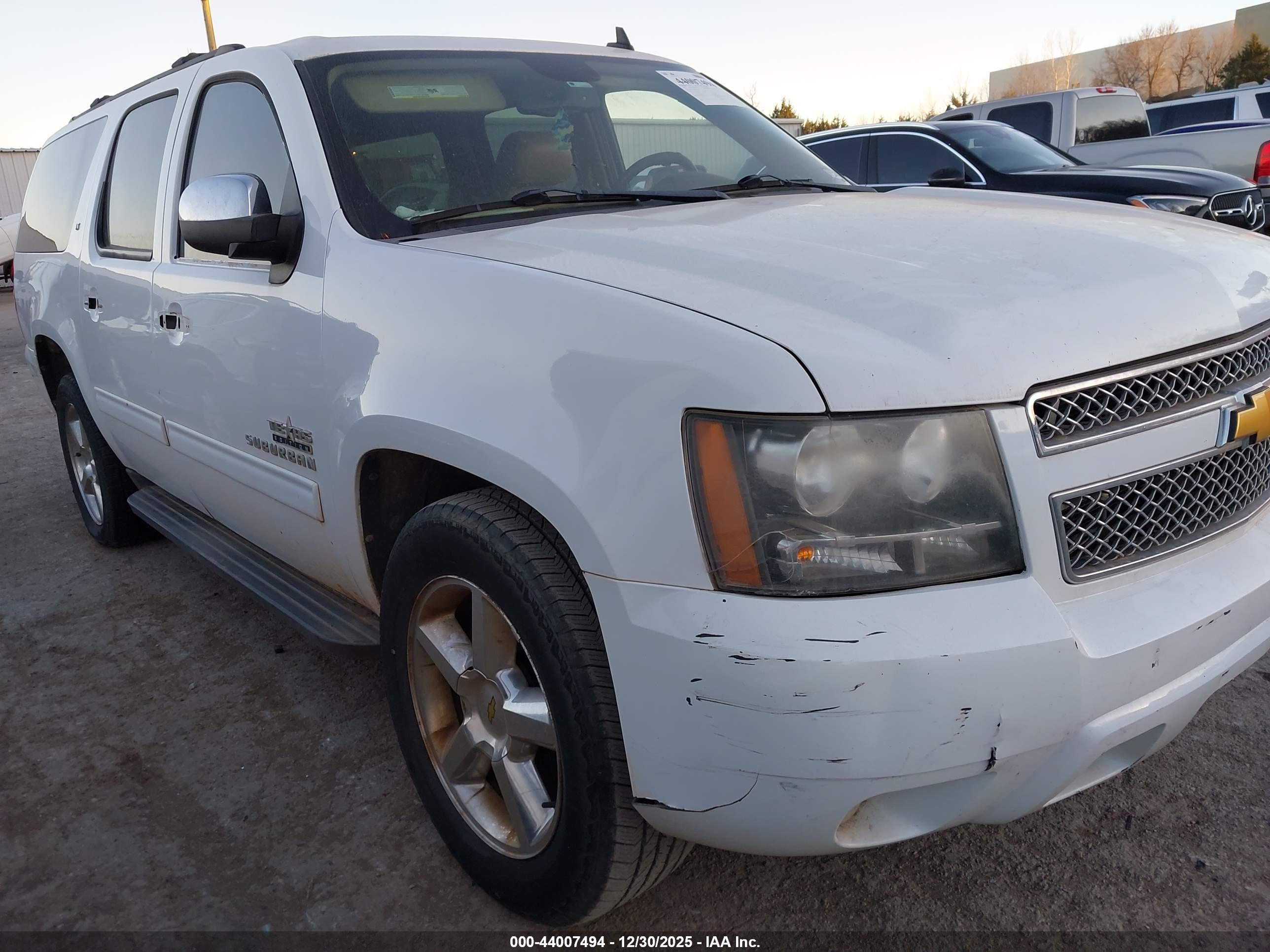 CHEVROLET SUBURBAN image 6