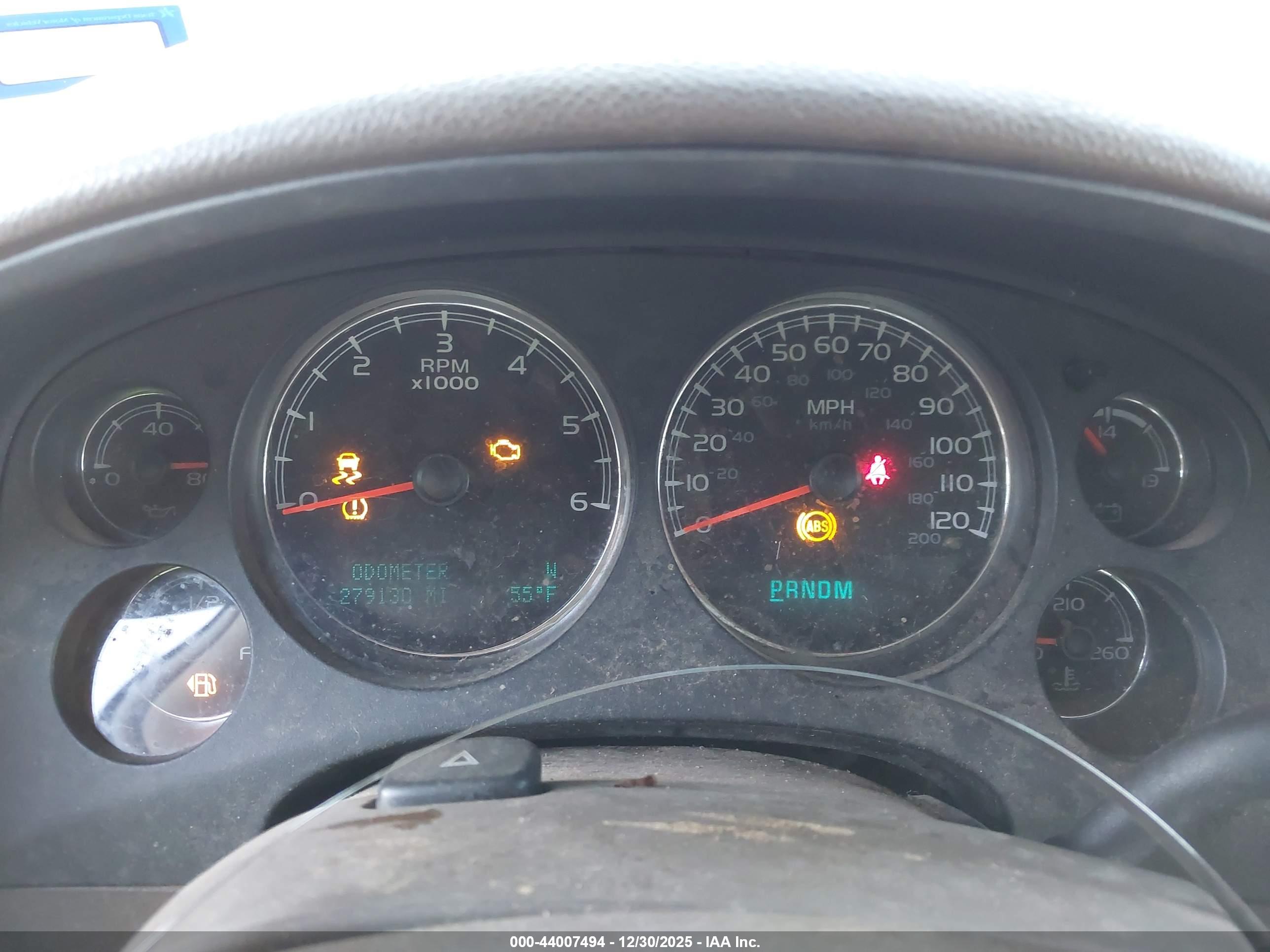 CHEVROLET SUBURBAN image 7