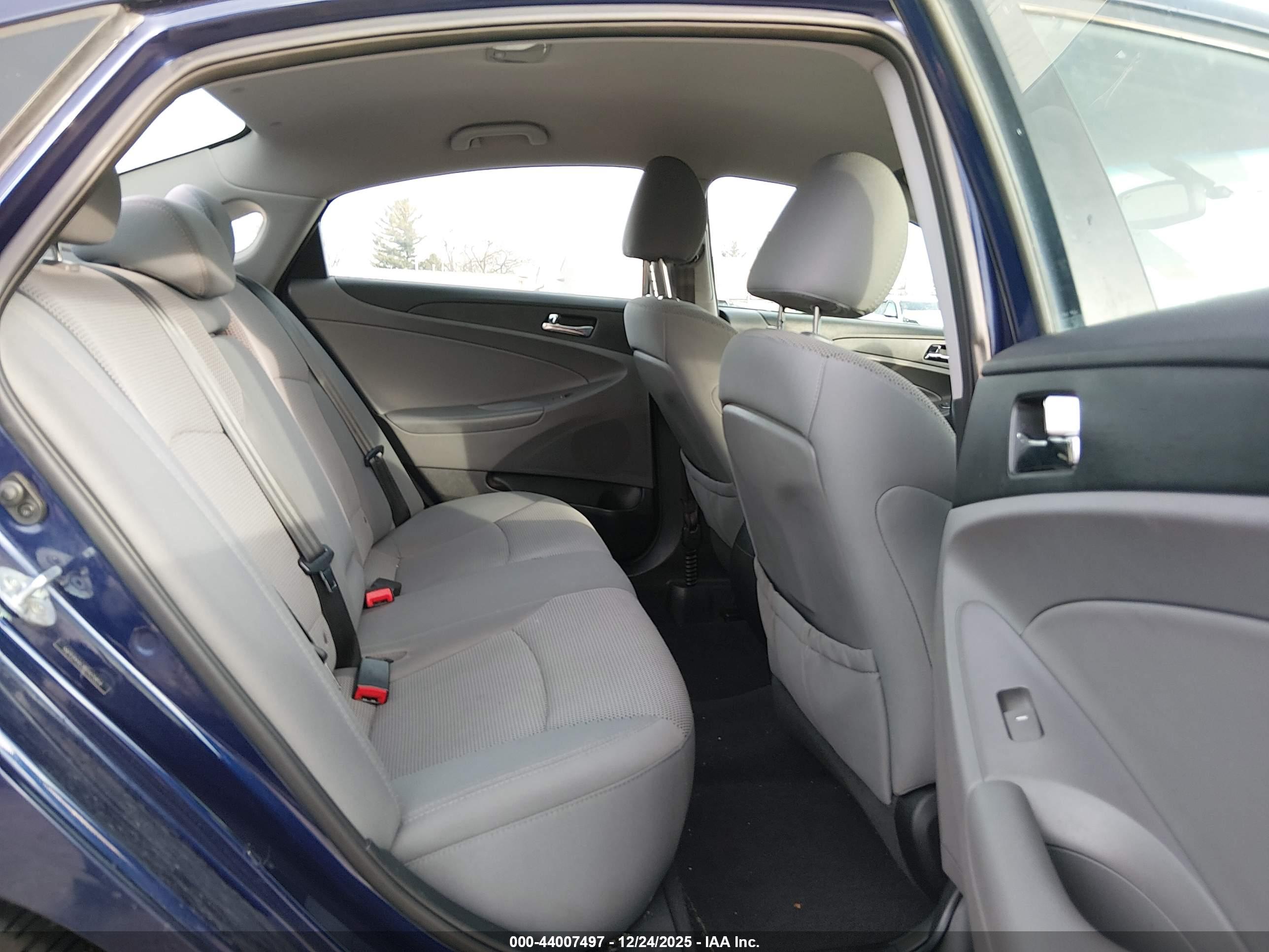 HYUNDAI SONATA image 8