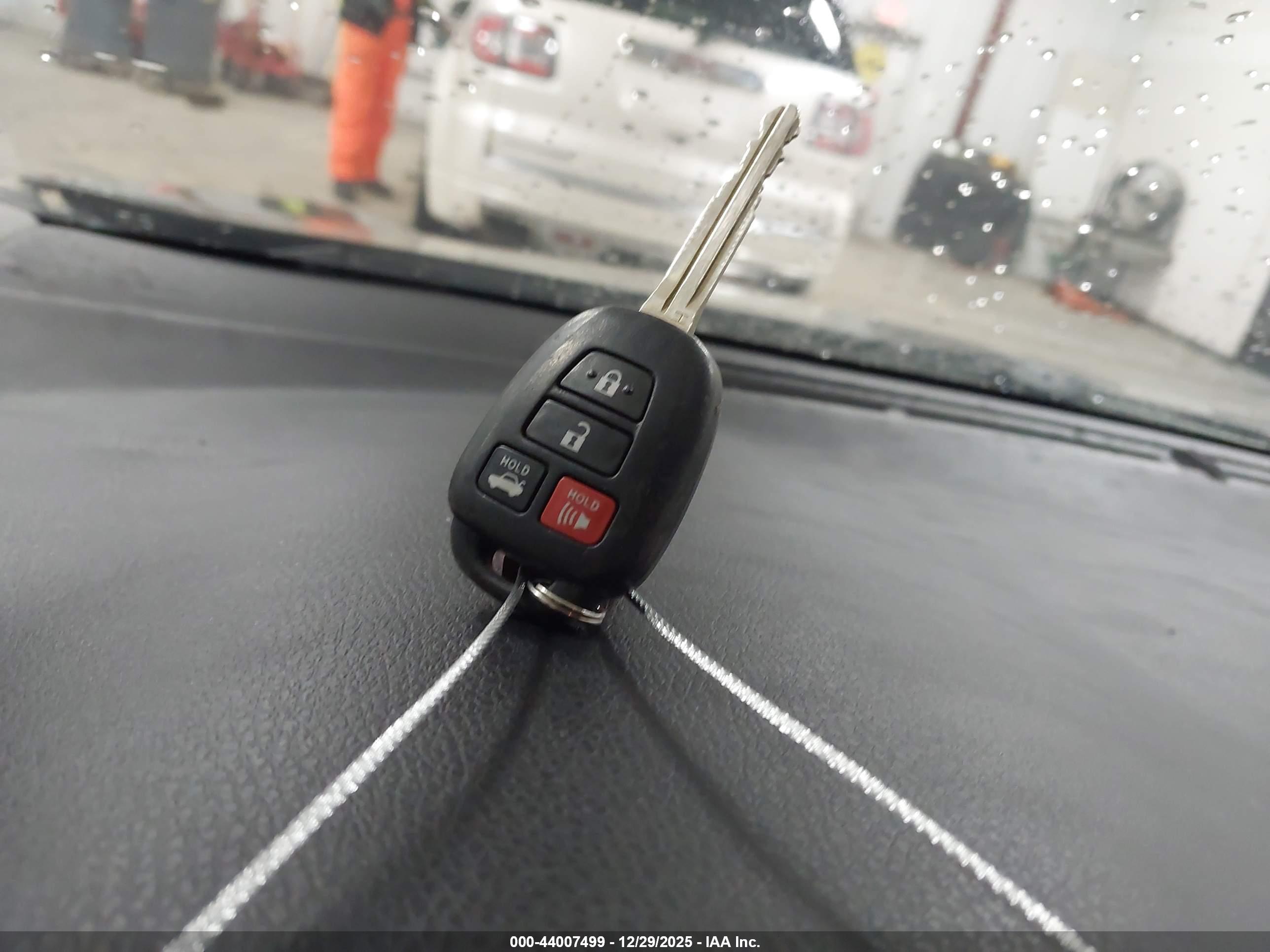 TOYOTA COROLLA image 11