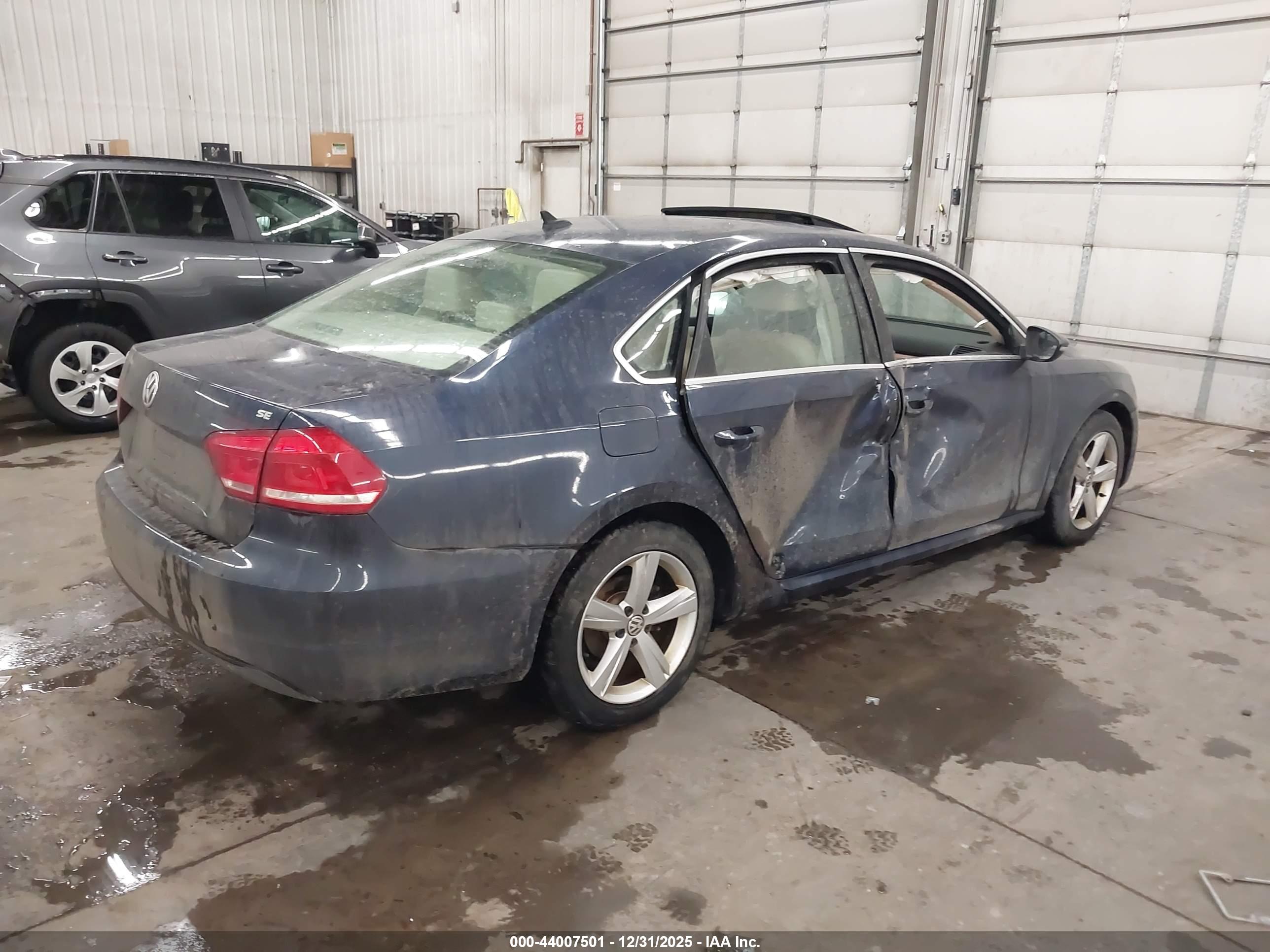VOLKSWAGEN PASSAT image 4