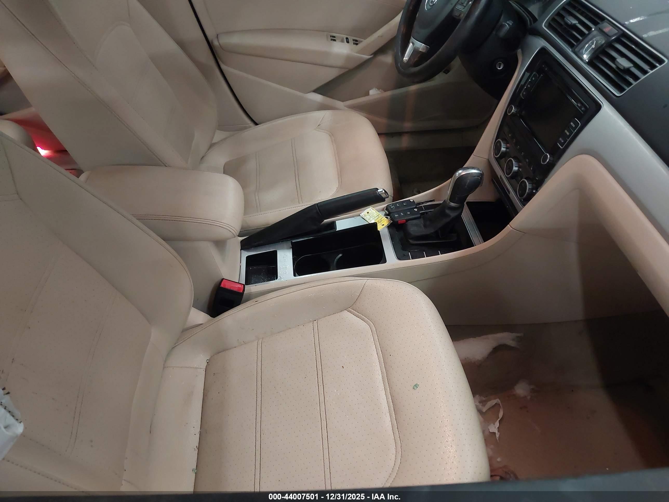 VOLKSWAGEN PASSAT image 5