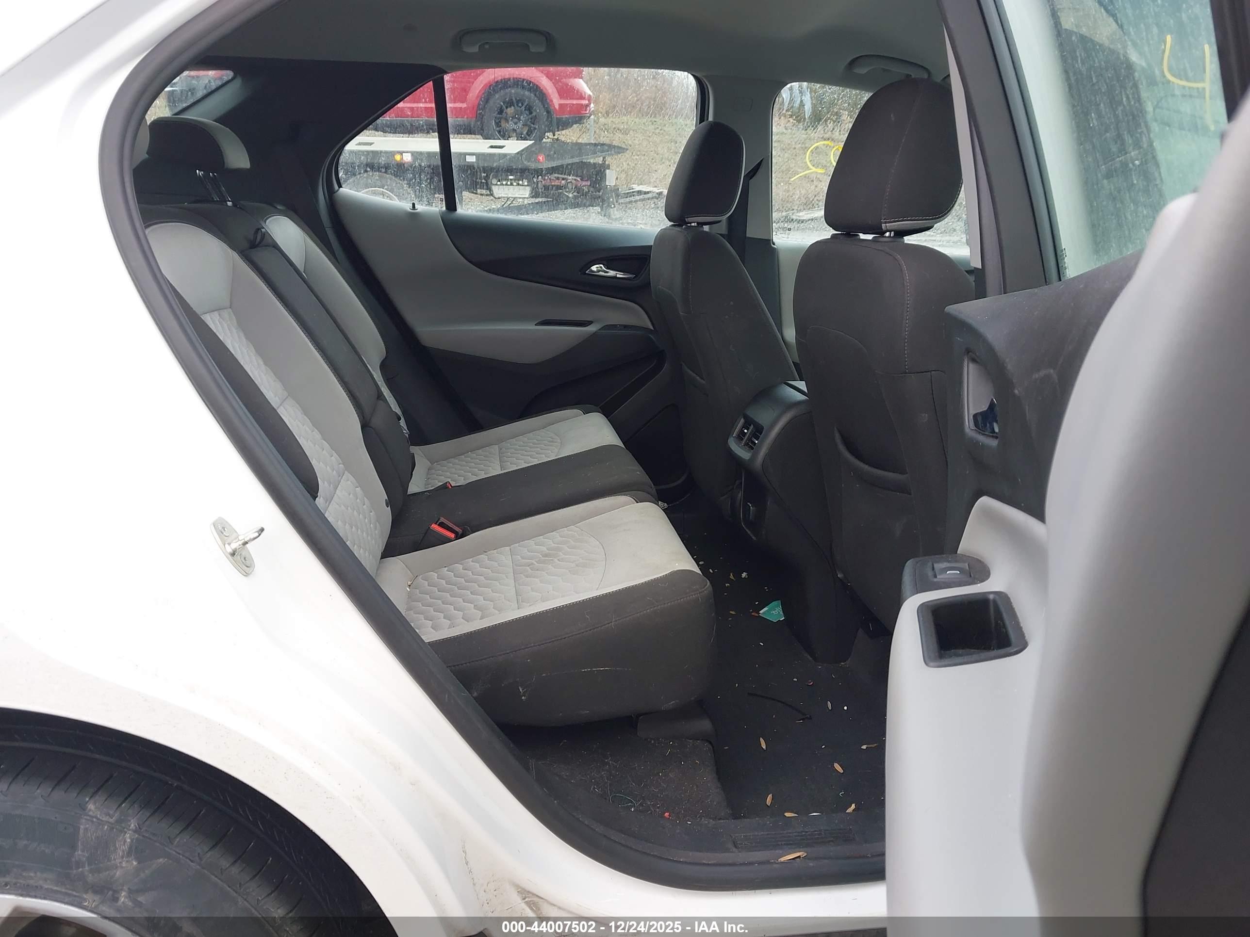 CHEVROLET EQUINOX image 8