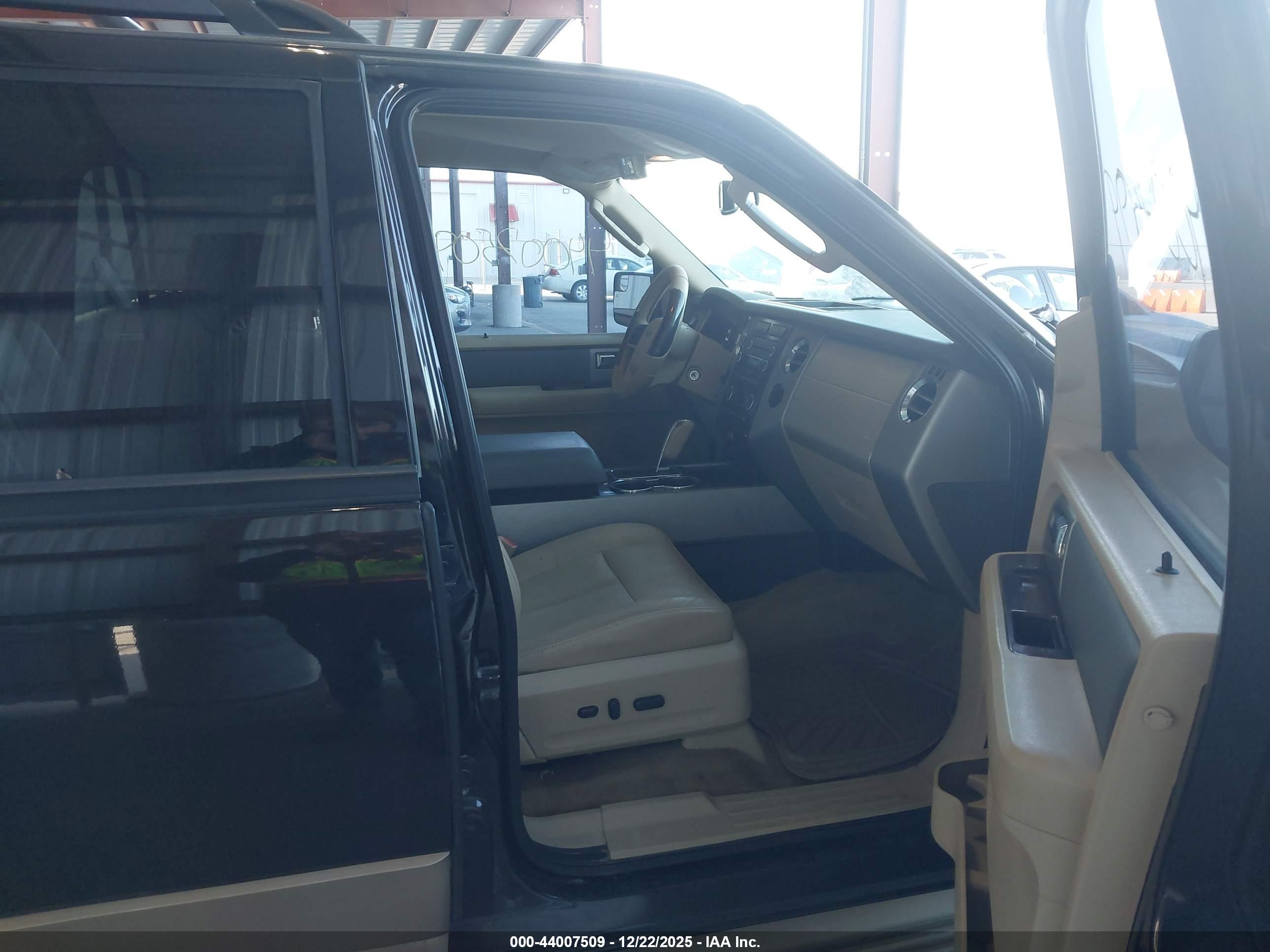 FORD EXPEDITION image 5